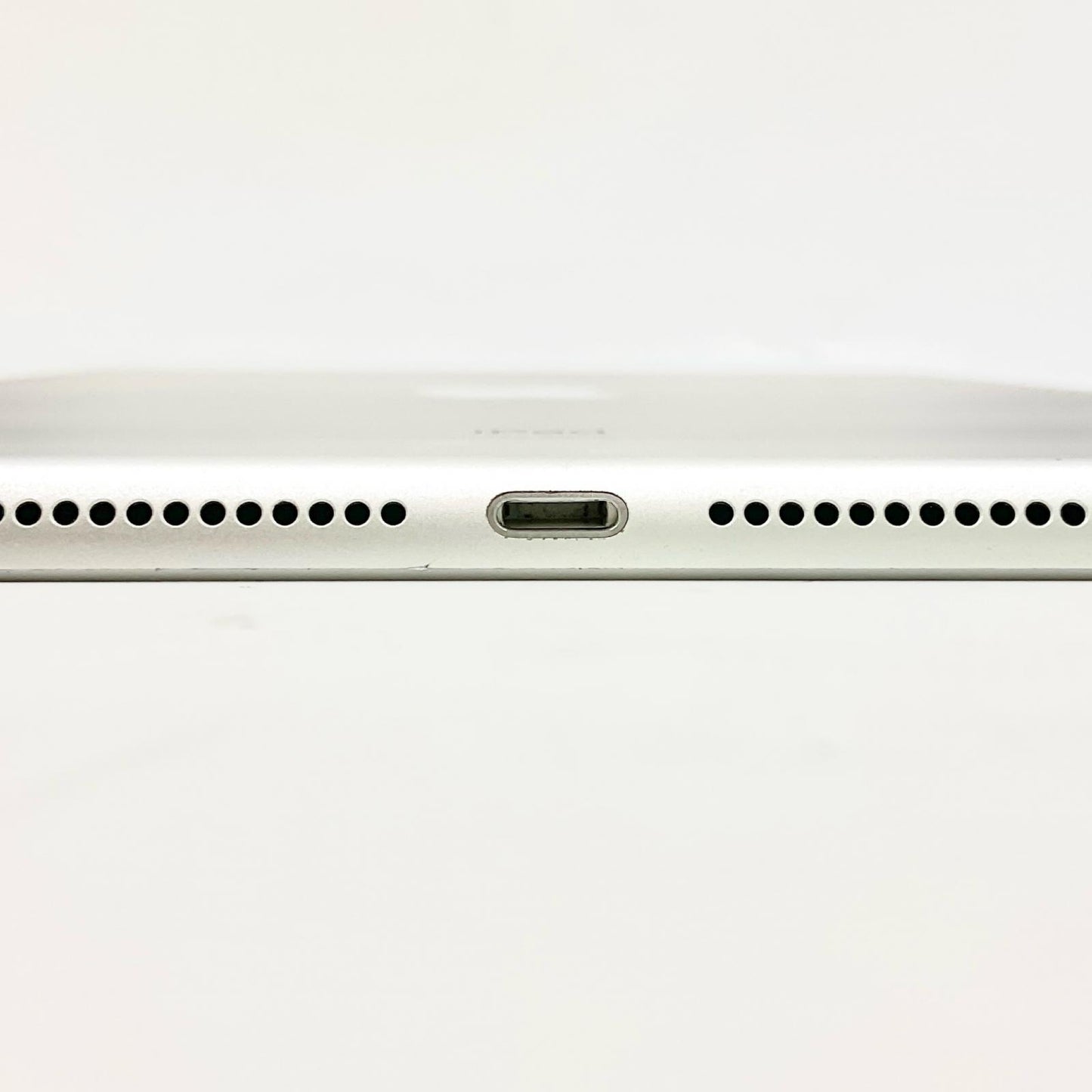 【全額返金保証】【最速発送】Apple iPad 第6世代 32GB シルバー Wi-Fi 動作確認済