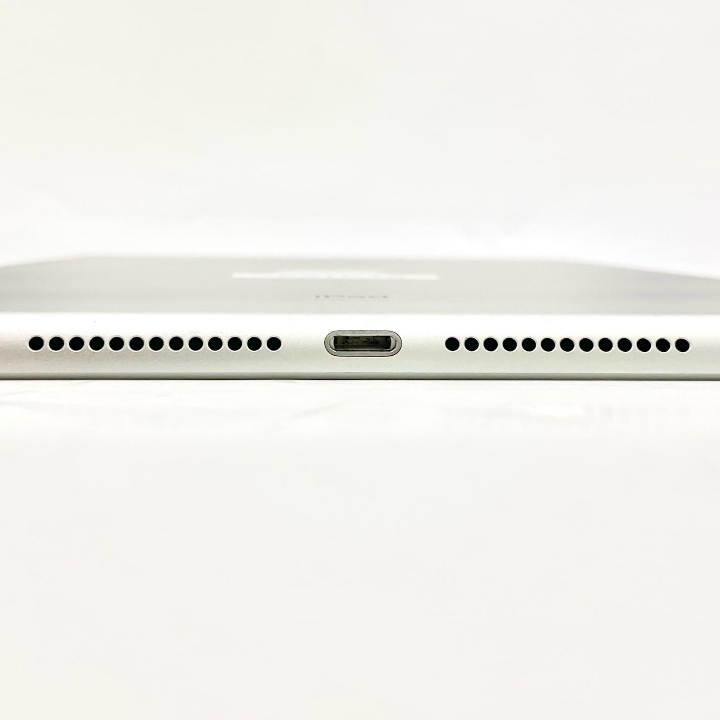 【全額返金保証】【最速発送】Apple iPad 第6世代 32GB シルバー Wi-Fi 動作確認済