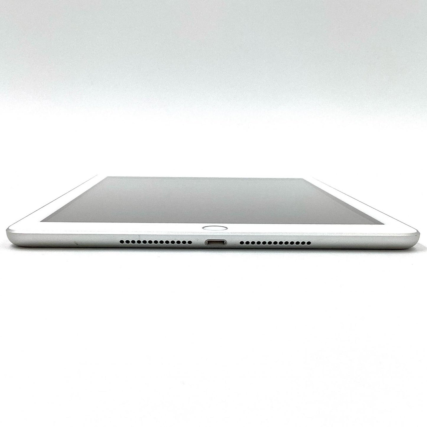 【全額返金保証】【最速発送】Apple iPad 第6世代 32GB シルバー Wi-Fi 動作確認済