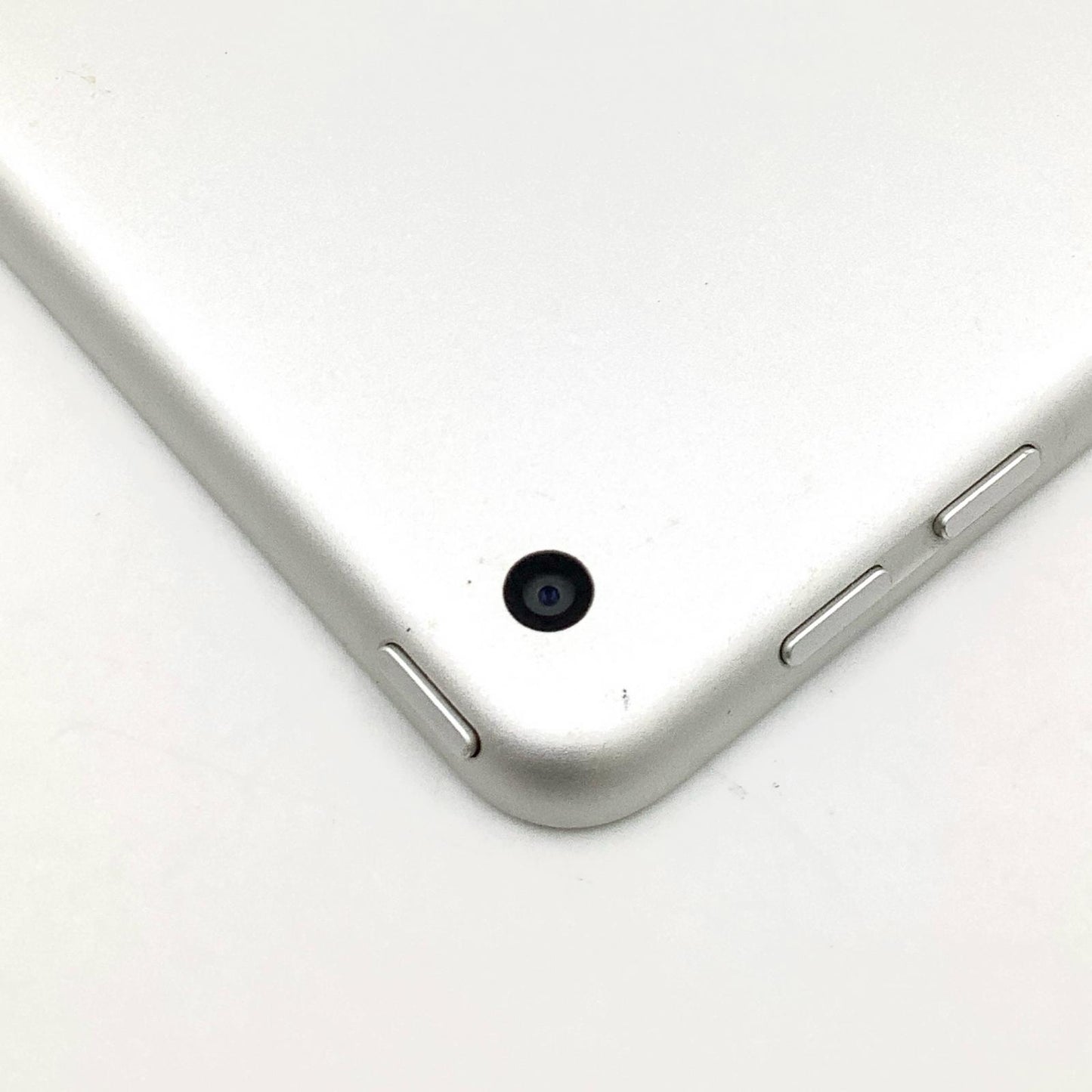 【最速発送】Apple iPad 第6世代 32GB シルバー Wi-Fi【難有】