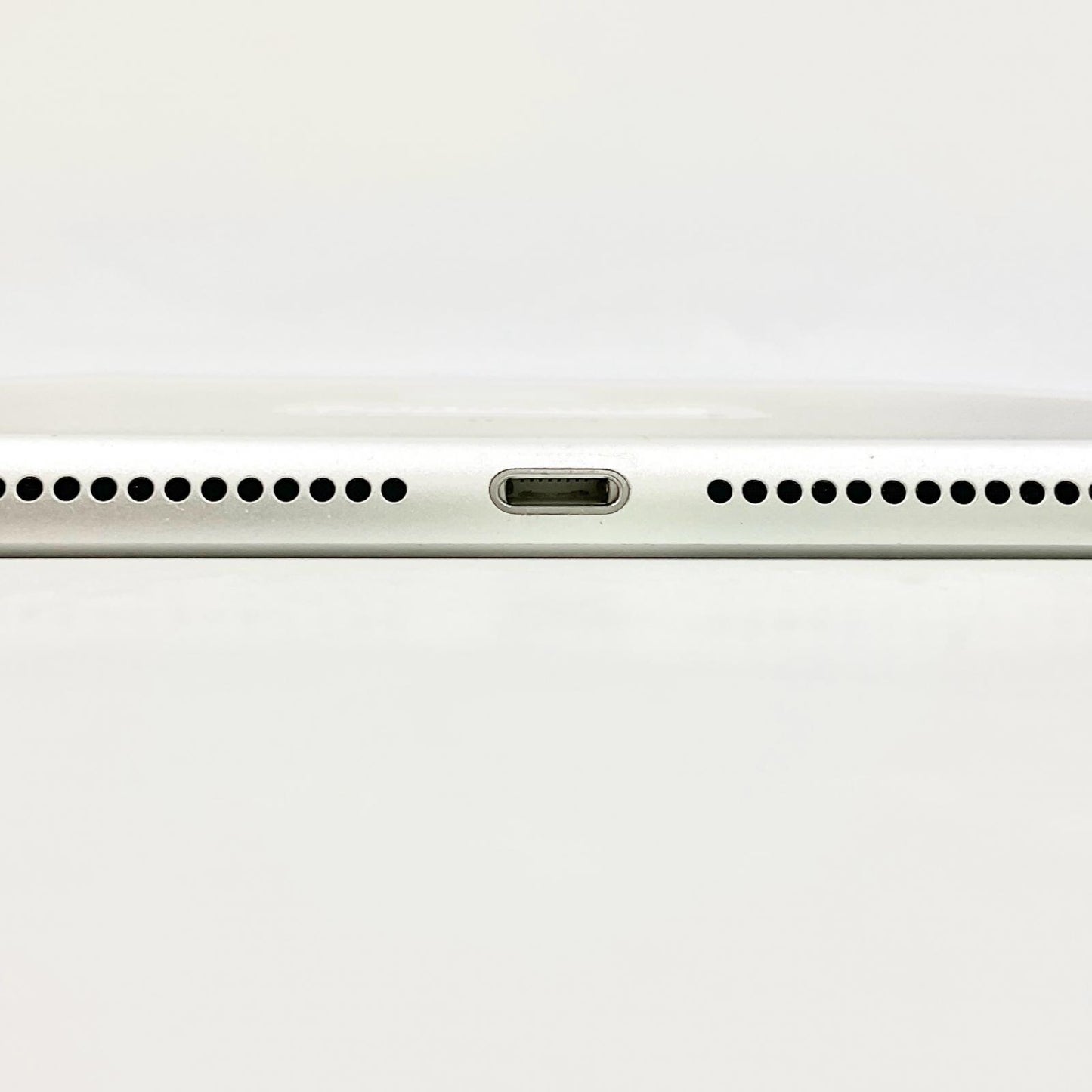 【全額返金保証】【最速発送】Apple iPad 第6世代 32GB シルバー Wi-Fi 動作確認済
