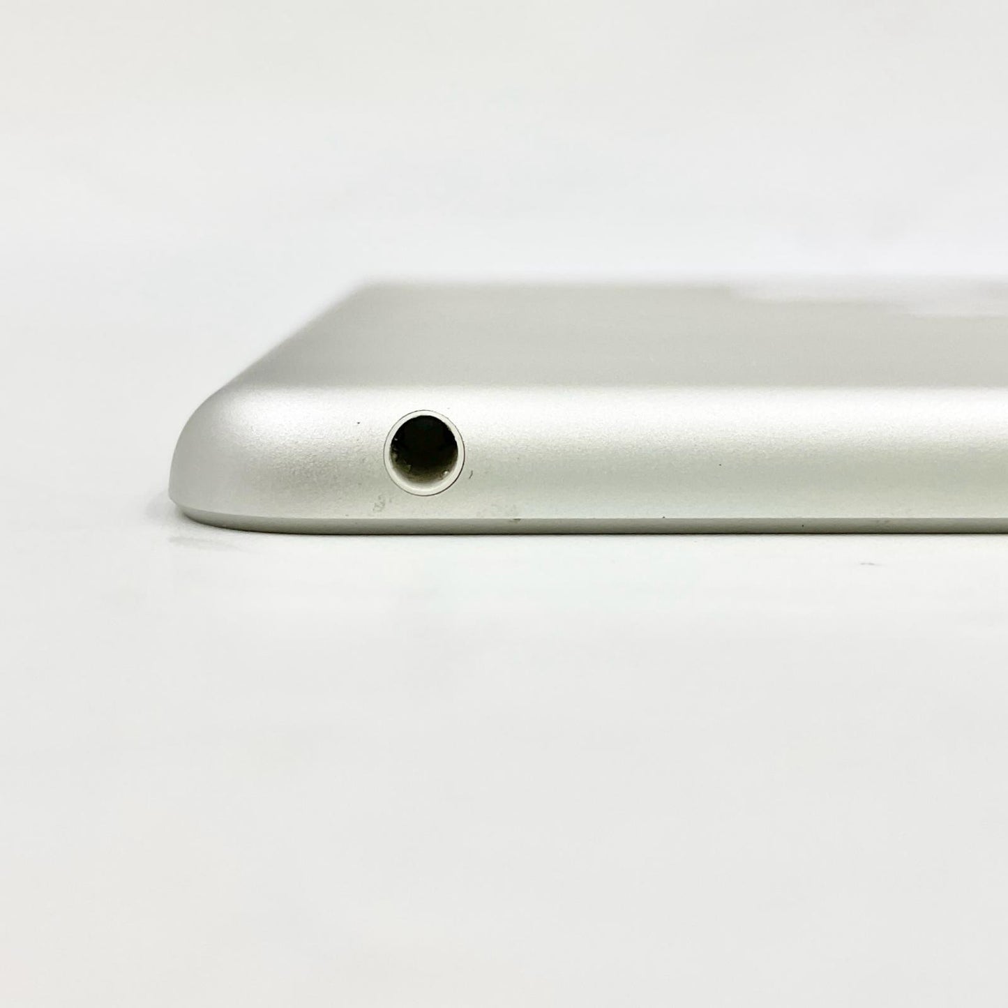 【全額返金保証】【最速発送】Apple iPad 第6世代 32GB シルバー Wi-Fi 動作確認済
