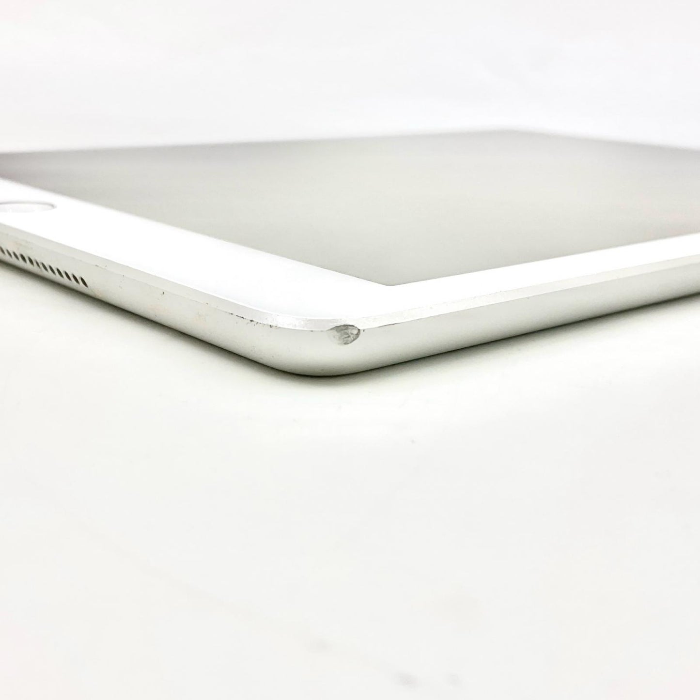 【全額返金保証】【最速発送】Apple iPad 第6世代 32GB シルバー Wi-Fi 動作確認済