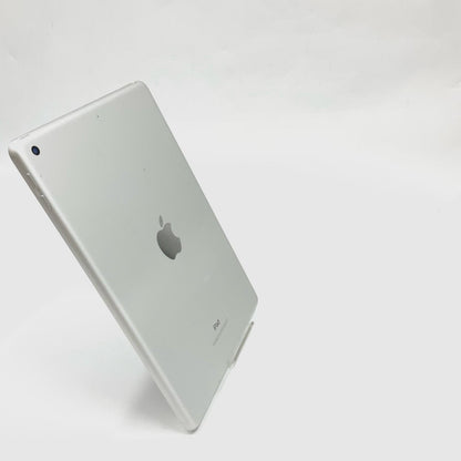 【全額返金保証】【最速発送】Apple iPad 第6世代 32GB シルバー Wi-Fi 動作確認済