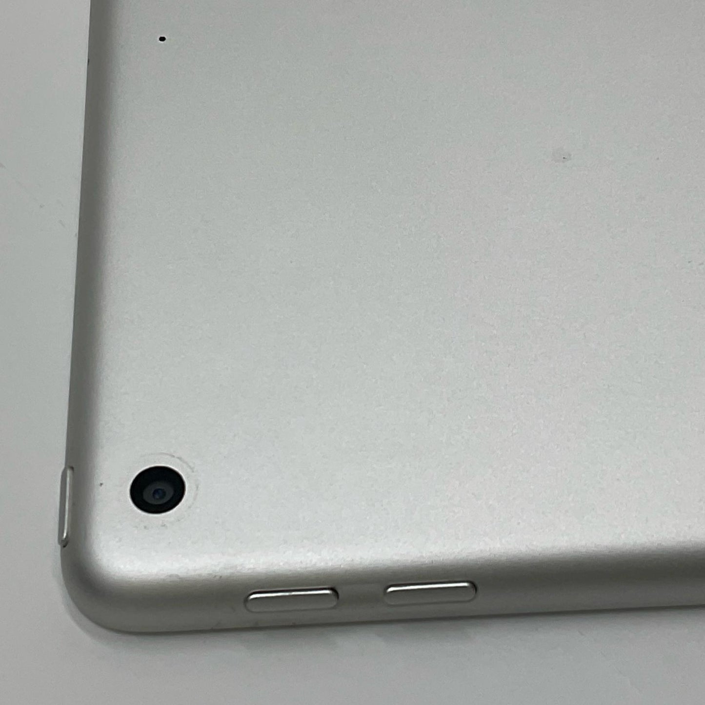 【全額返金保証】【最速発送】Apple iPad 第6世代 32GB シルバー Wi-Fi 動作確認済