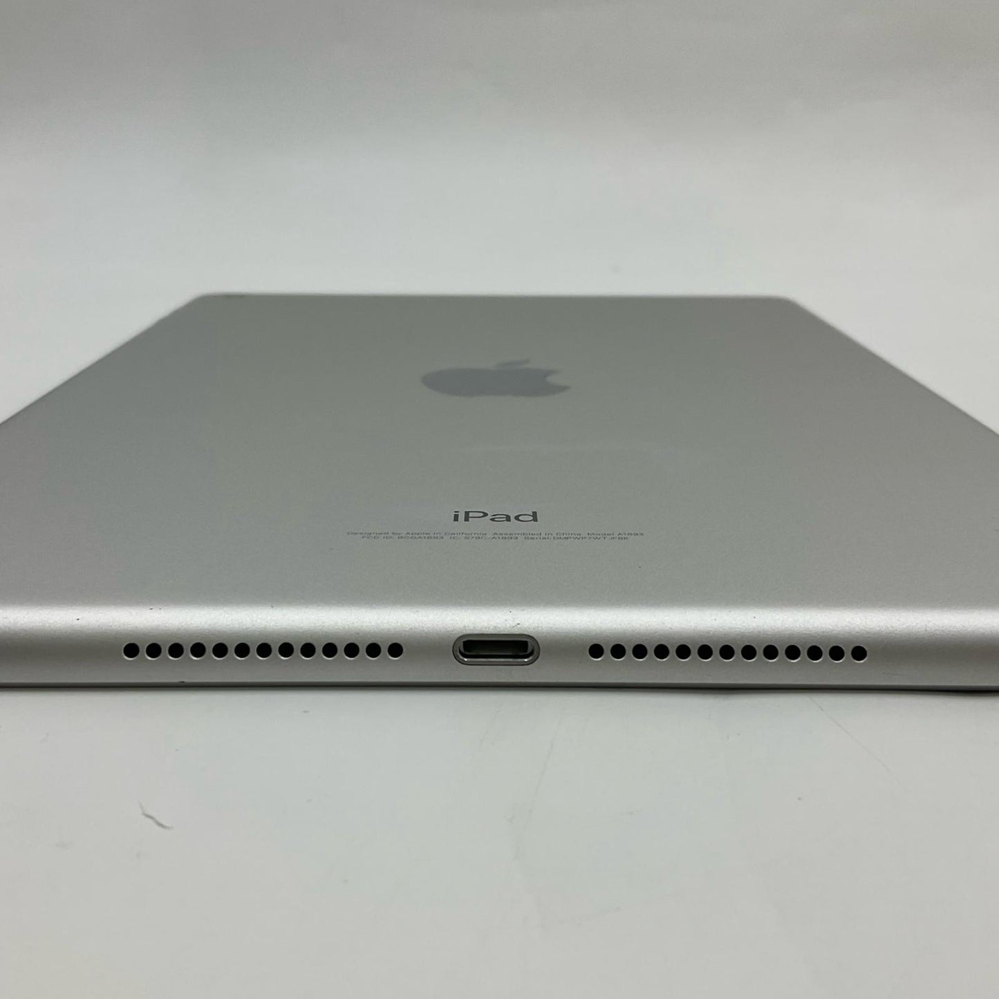 【全額返金保証】【最速発送】Apple iPad 第6世代 32GB シルバー Wi-Fi 動作確認済