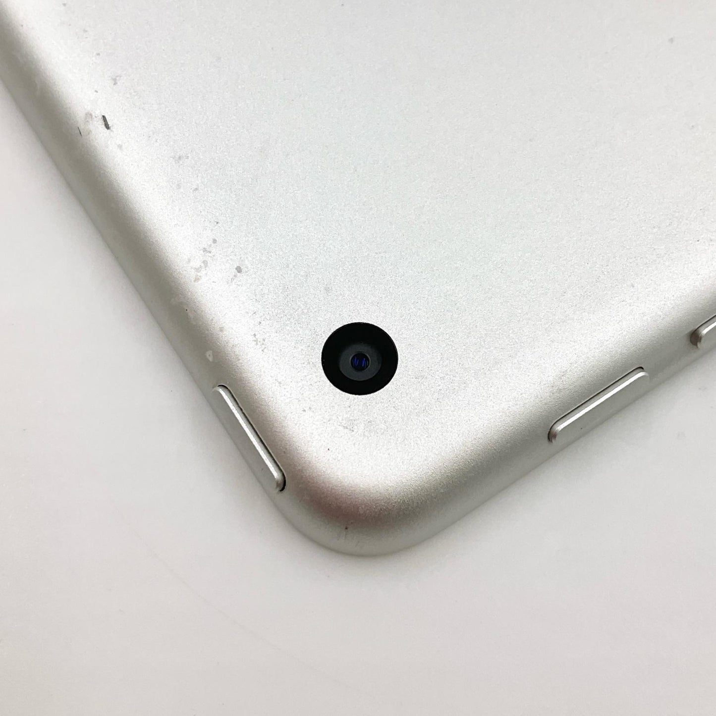 【全額返金保証】【最速発送】Apple iPad 第6世代 32GB シルバー Wi-Fi 動作確認済