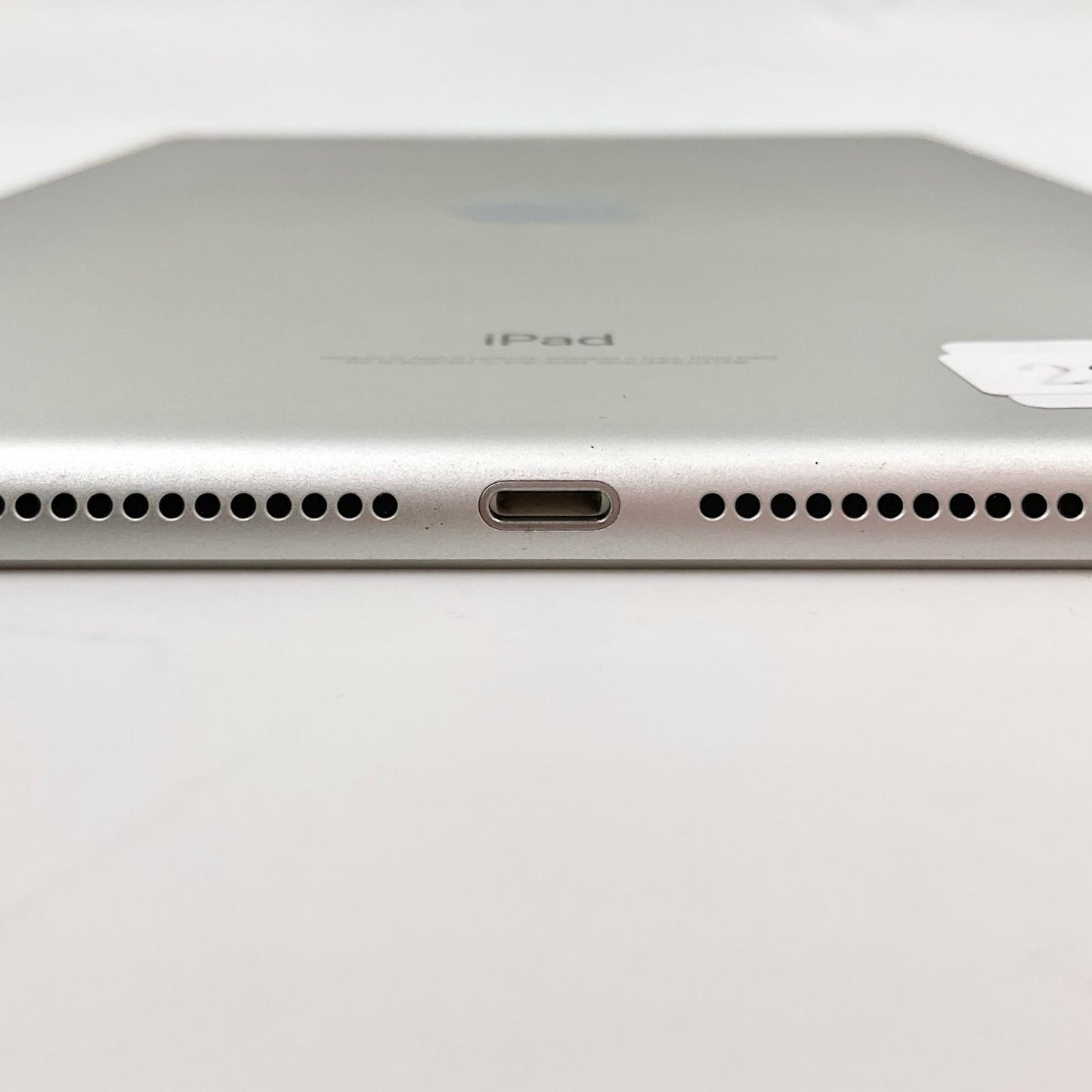 【全額返金保証】【最速発送】Apple iPad 第6世代 32GB シルバー Wi-Fi 動作確認済