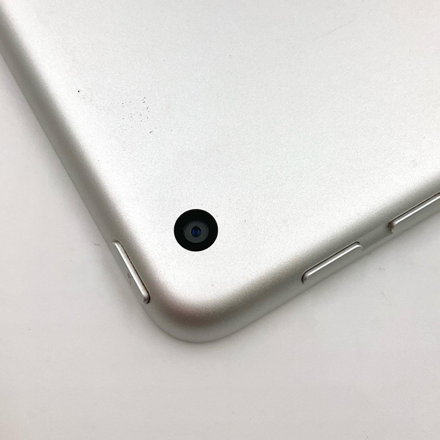 【全額返金保証】【最速発送】Apple iPad 第6世代 32GB シルバー Wi-Fi 動作確認済