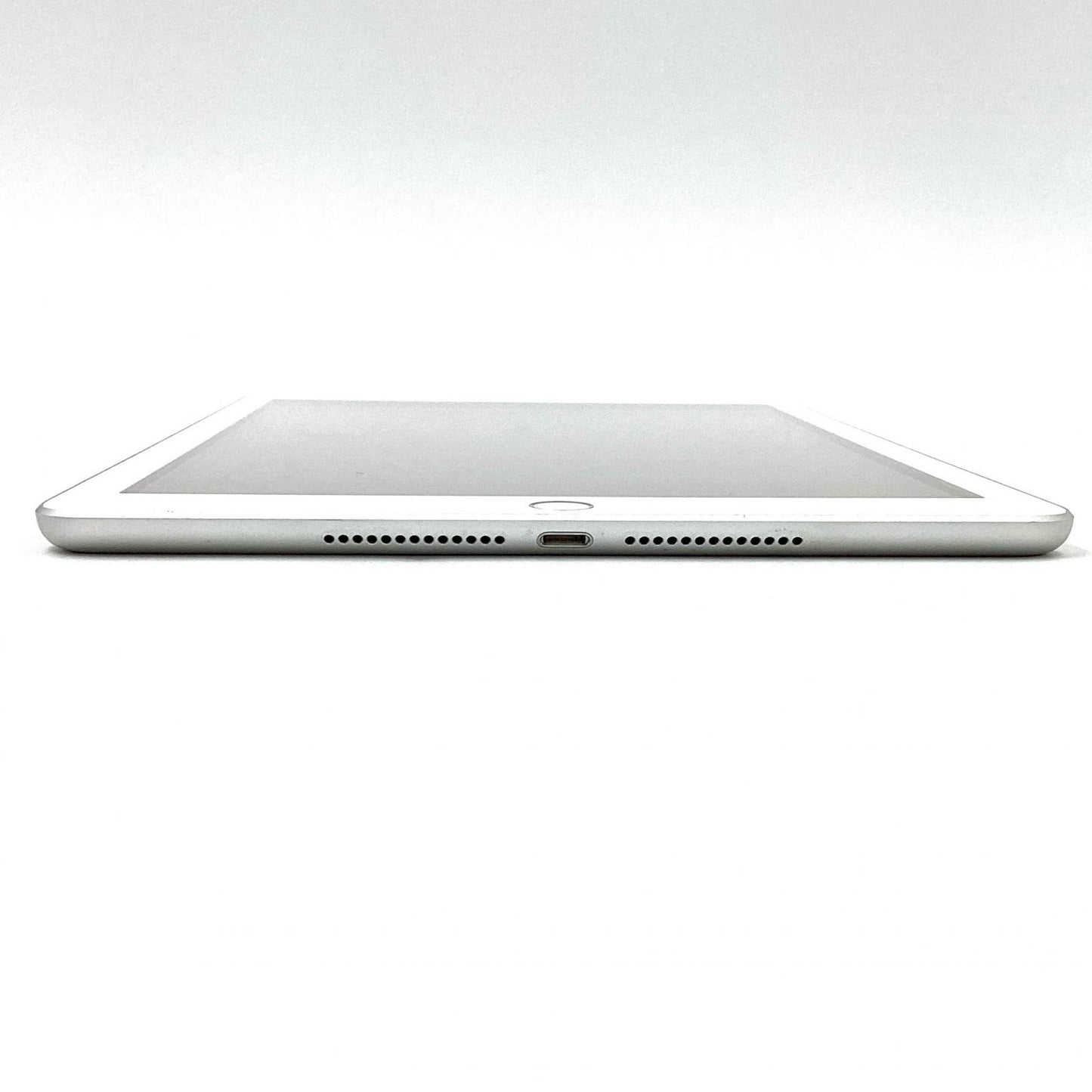 【全額返金保証】【最速発送】Apple iPad 第6世代 32GB シルバー Wi-Fi 動作確認済