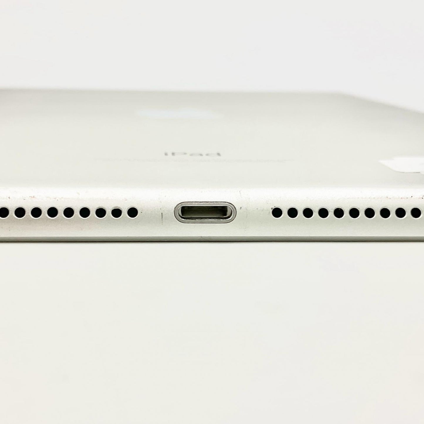 【全額返金保証】【最速発送】Apple iPad 第6世代 32GB シルバー Wi-Fi 動作確認済