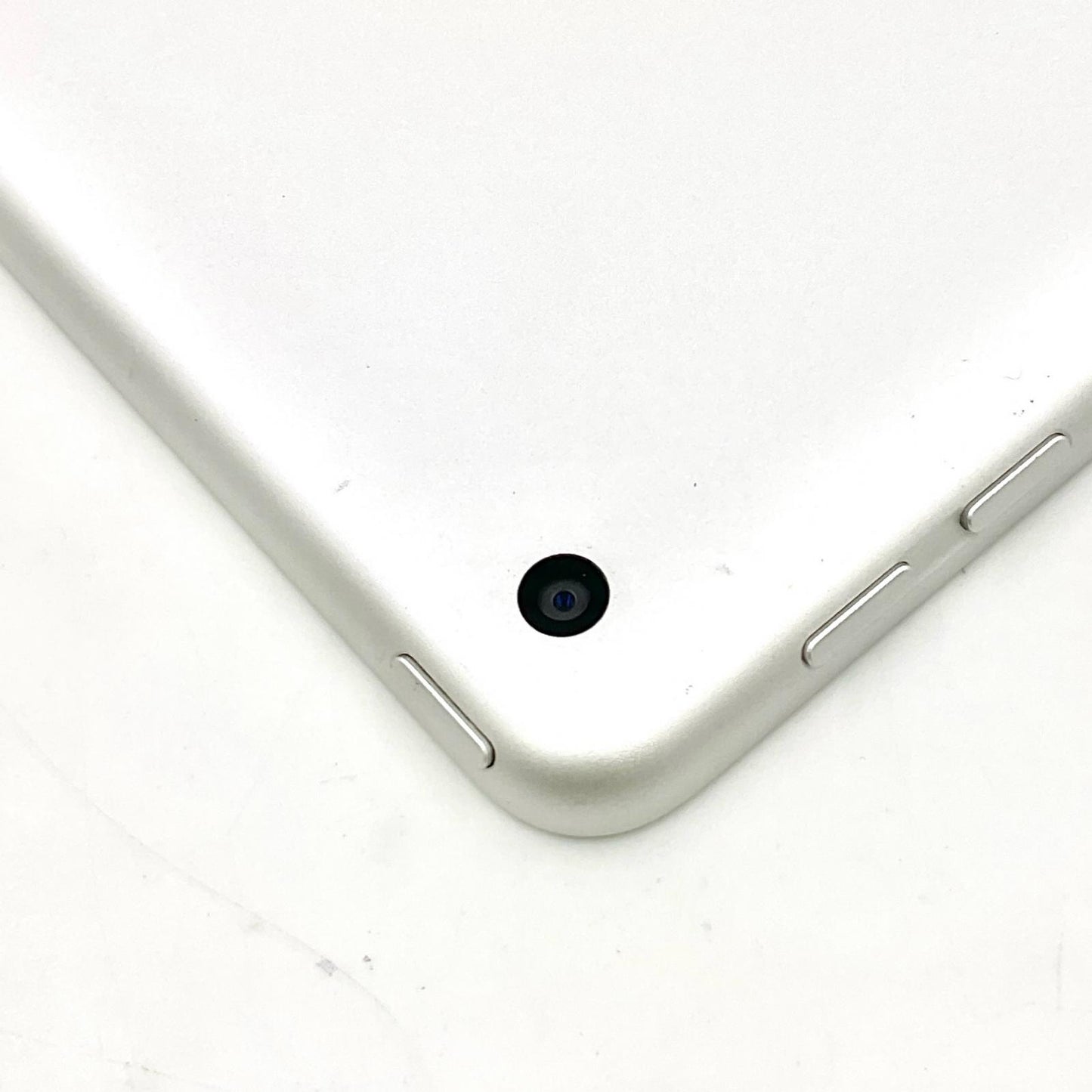 【全額返金保証】【最速発送】Apple iPad 第6世代 32GB シルバー Wi-Fi 動作確認済