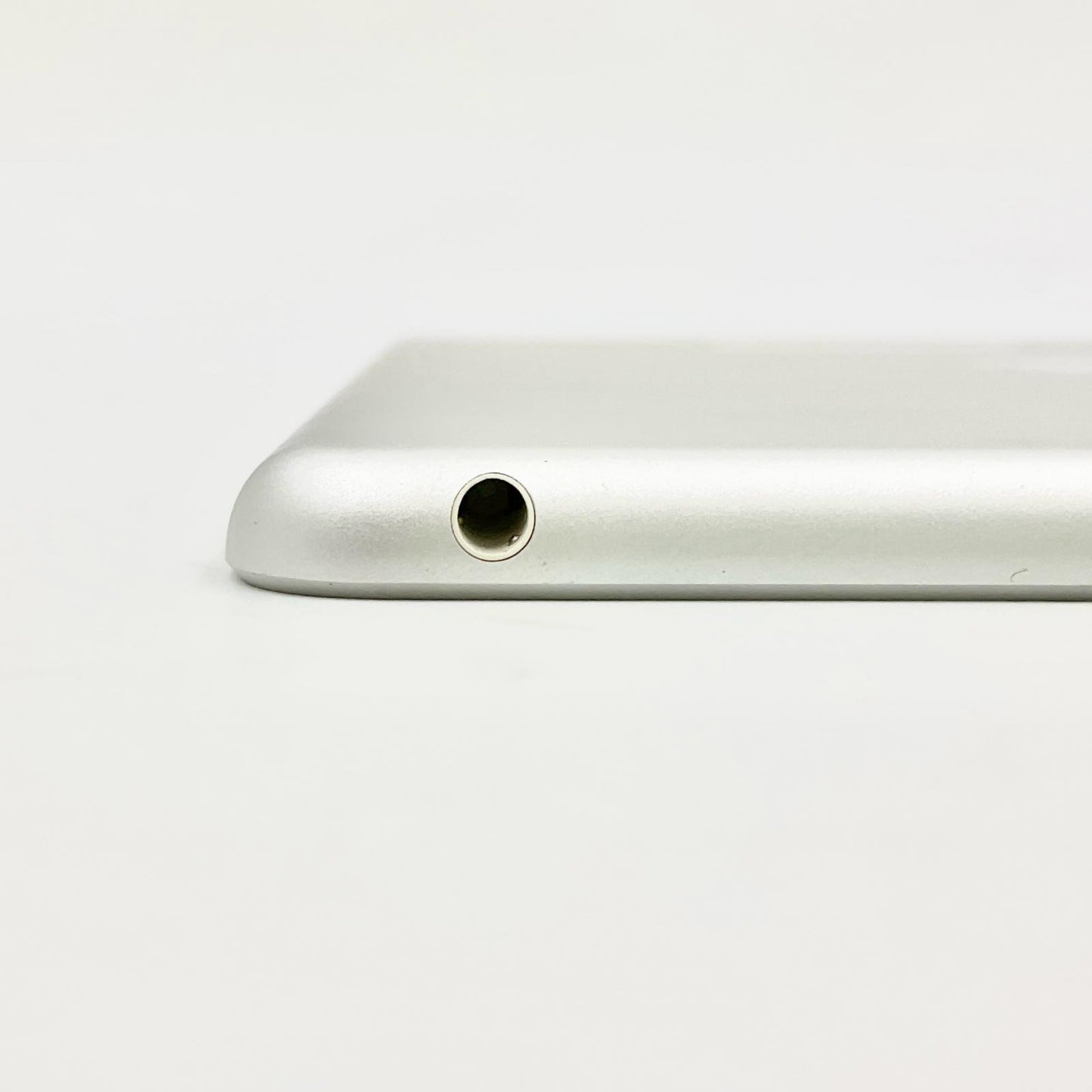 【全額返金保証】【最速発送】Apple iPad 第6世代 32GB シルバー Wi-Fi 動作確認済