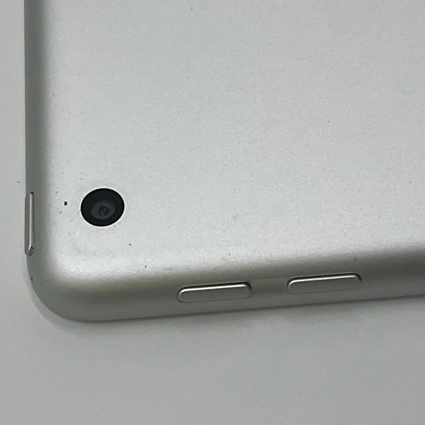 【全額返金保証】【最速発送】Apple iPad 第6世代 32GB シルバー Wi-Fi 動作確認済