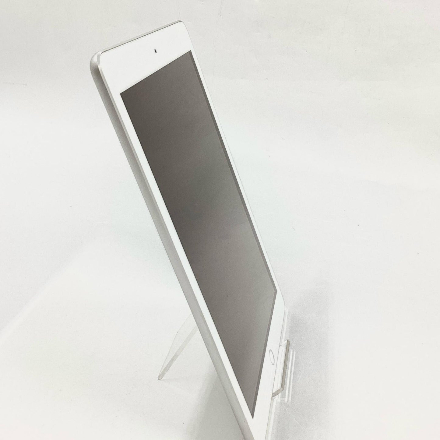 【全額返金保証】【最速発送】Apple iPad 第6世代 32GB シルバー Wi-Fi 動作確認済
