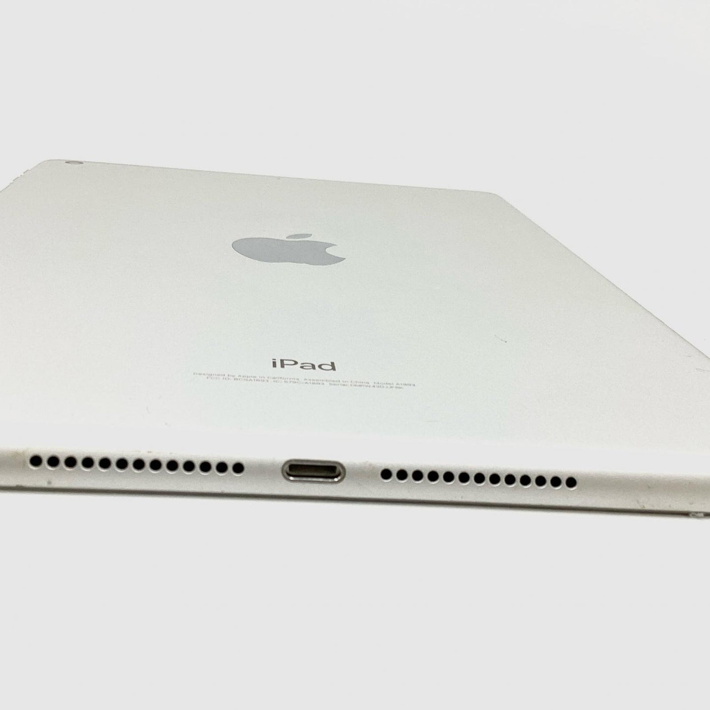 【全額返金保証】【最速発送】Apple iPad 第6世代 32GB シルバー Wi-Fi 動作確認済