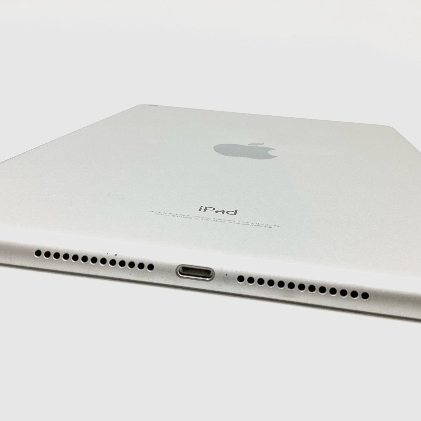 【全額返金保証】【最速発送】Apple iPad 第6世代 32GB シルバー Wi-Fi 動作確認済