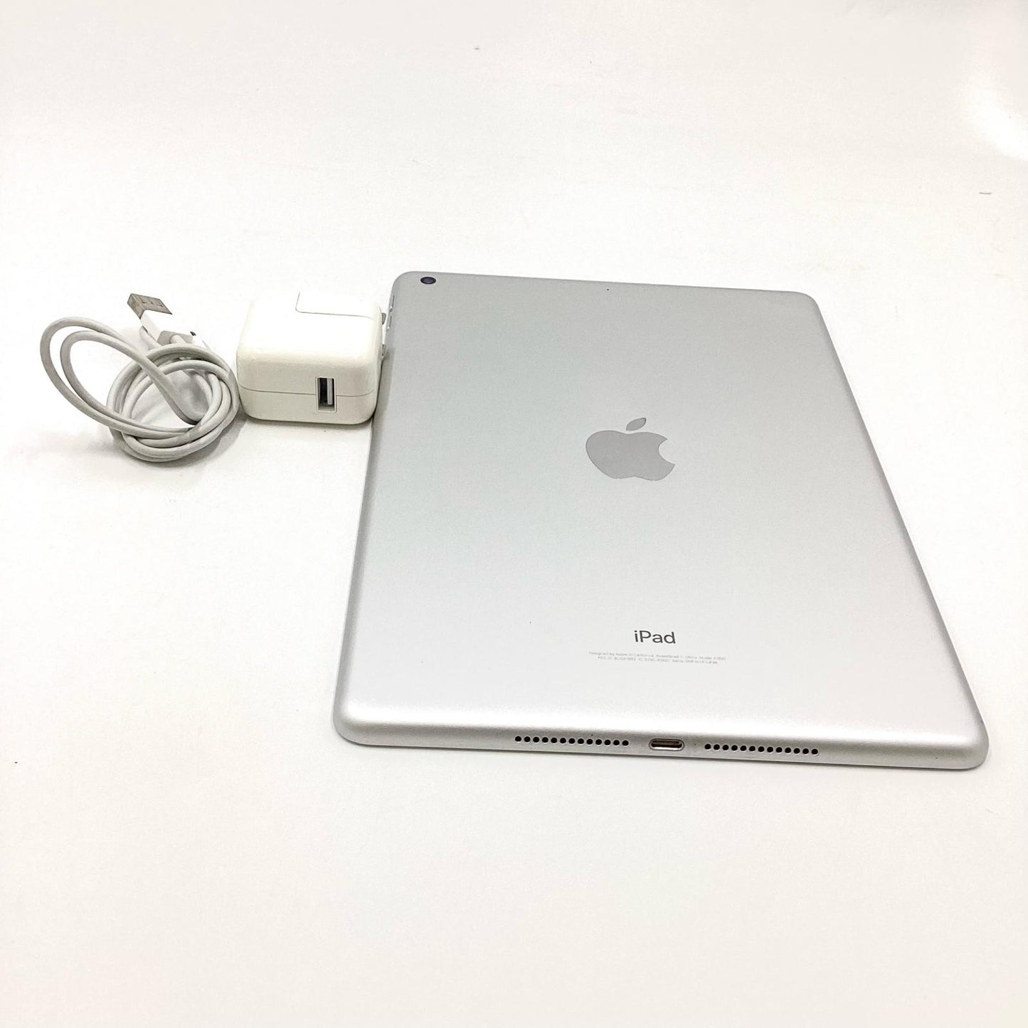 【全額返金保証】【最速発送】Apple iPad 第6世代 32GB シルバー Wi-Fi 動作確認済