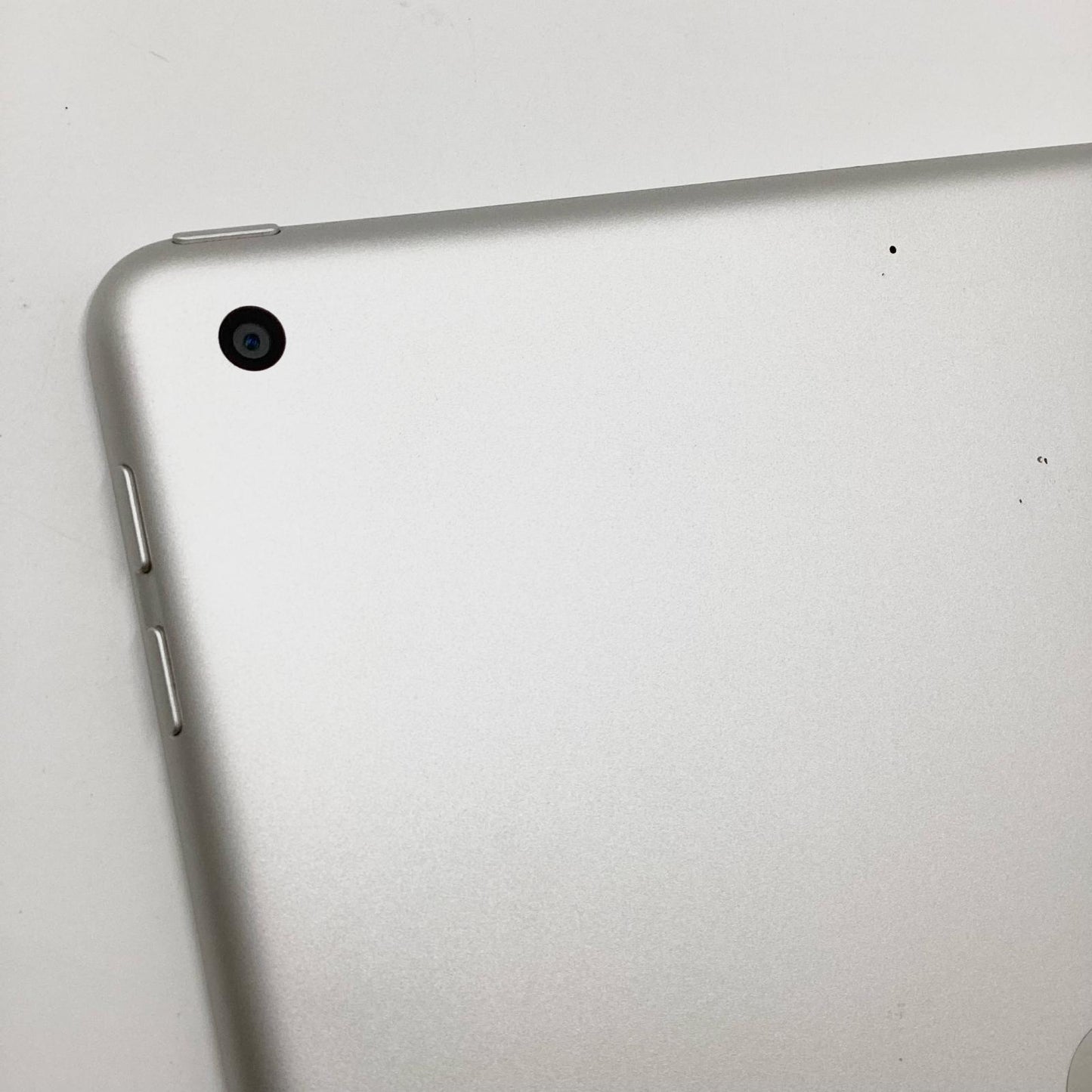 【全額返金保証】【最速発送】Apple iPad 第6世代 32GB シルバー Wi-Fi 動作確認済
