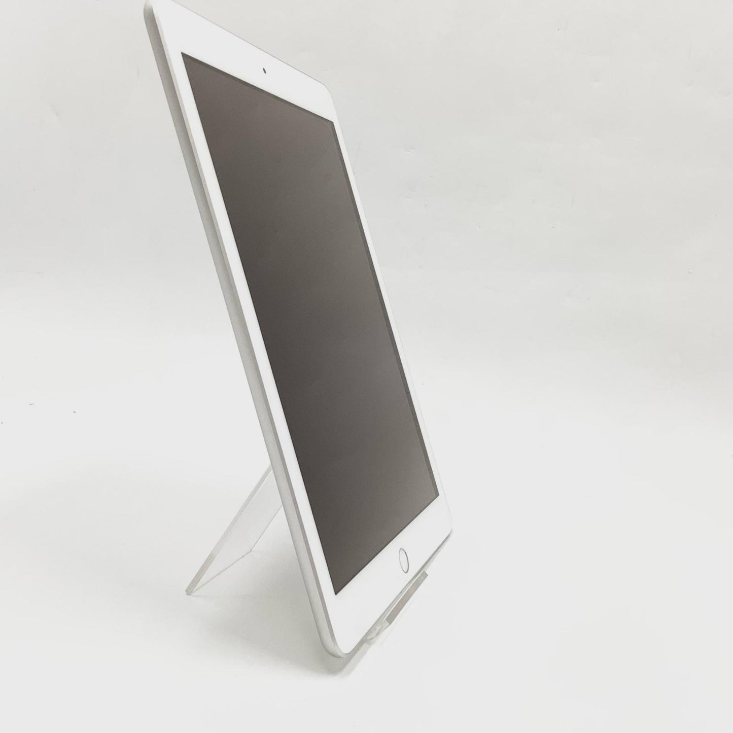 【全額返金保証】【最速発送】Apple iPad 第6世代 32GB シルバー Wi-Fi 美品 動作確認済