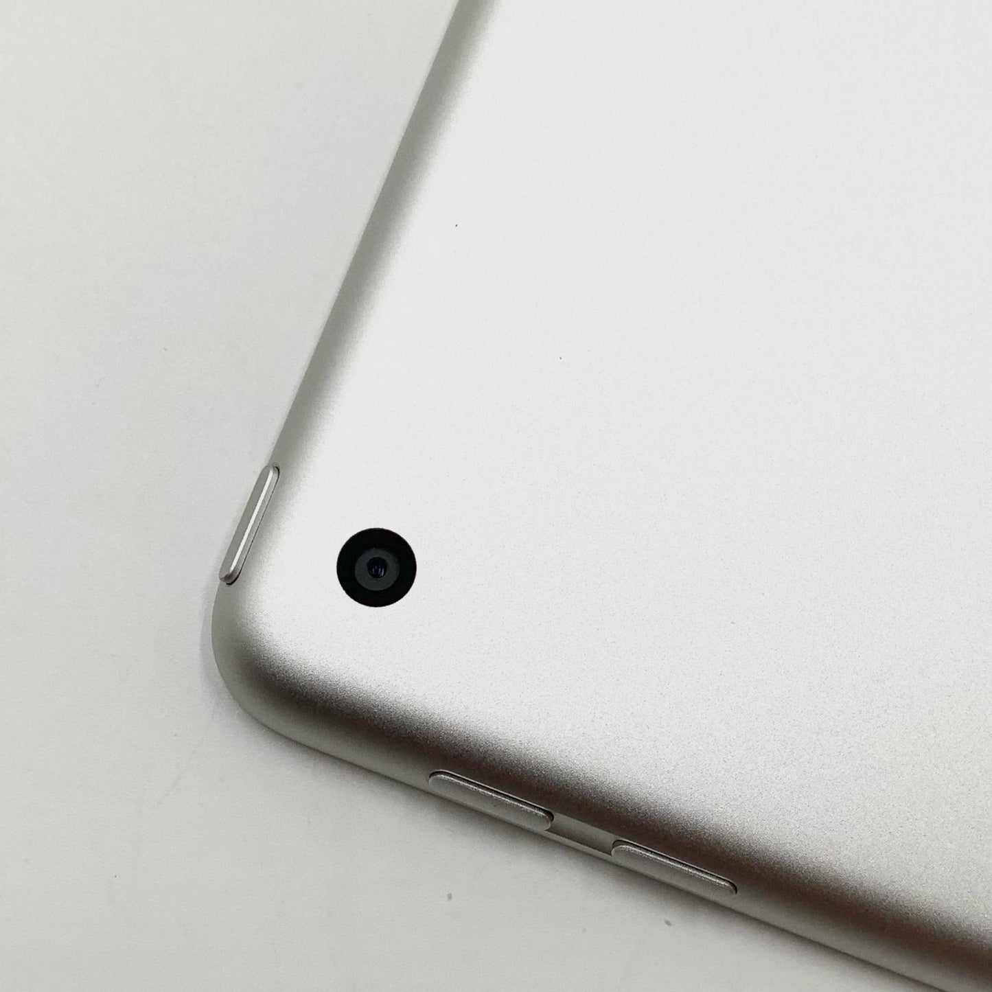 【全額返金保証】【最速発送】Apple iPad 第6世代 32GB シルバー Wi-Fi 美品 動作確認済