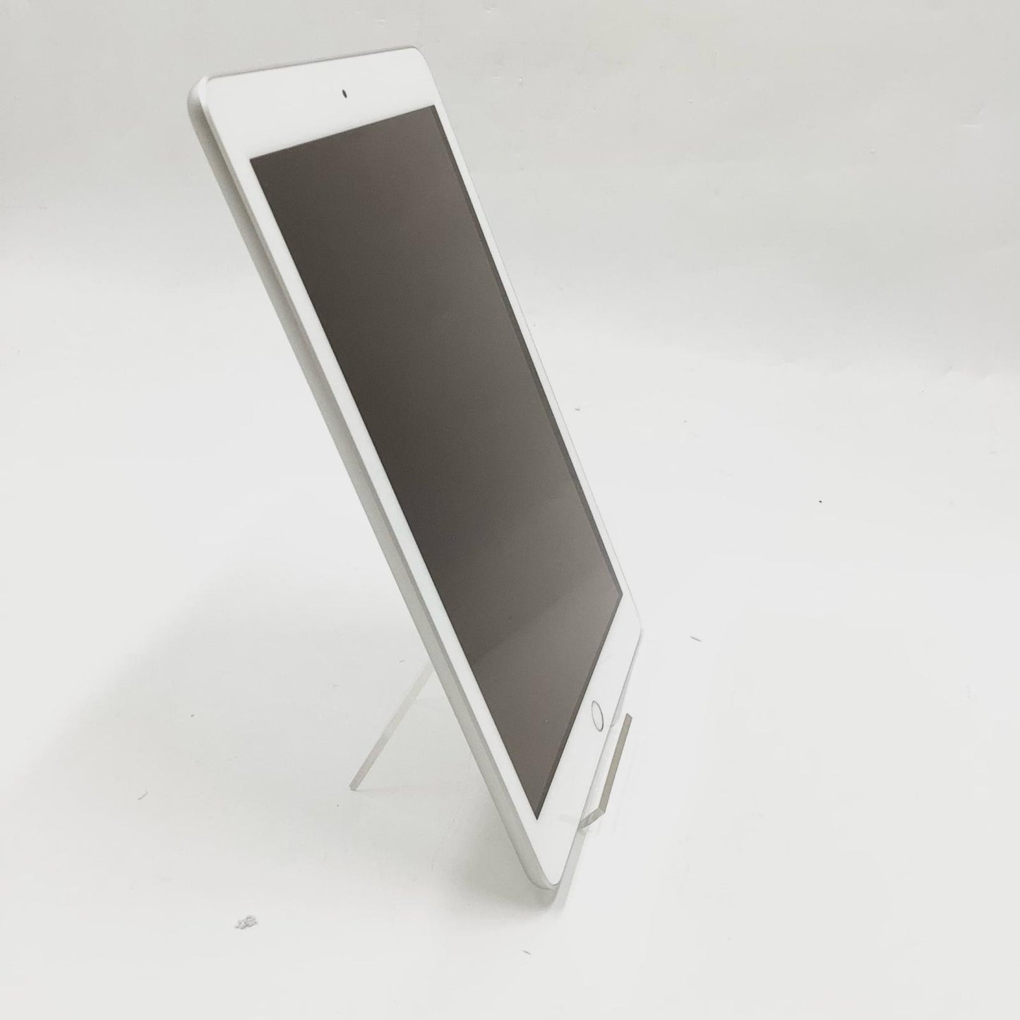 【全額返金保証】【最速発送】Apple iPad 第6世代 32GB シルバー Wi-Fi 動作確認済