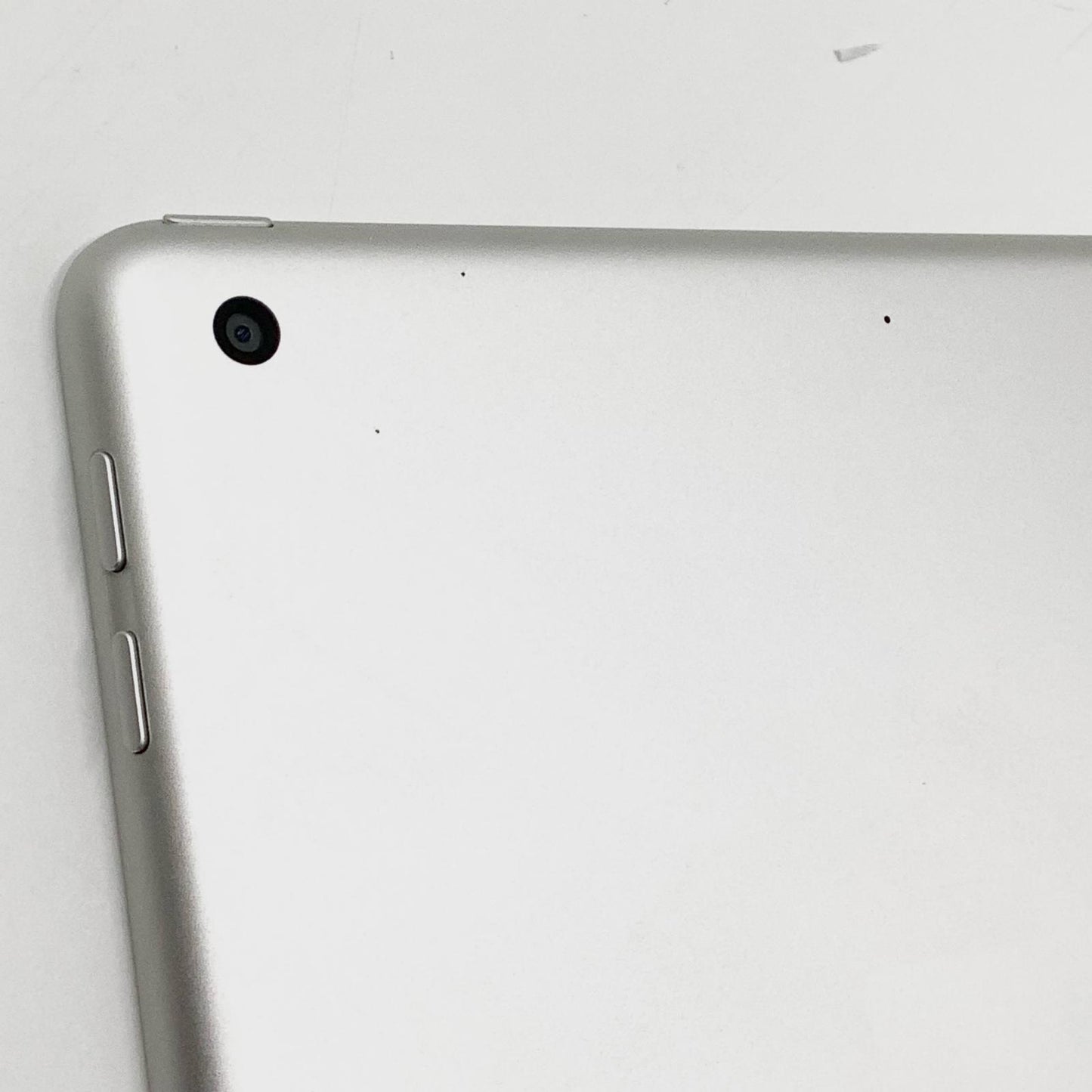【全額返金保証】【最速発送】Apple iPad 第6世代 32GB シルバー Wi-Fi 動作確認済