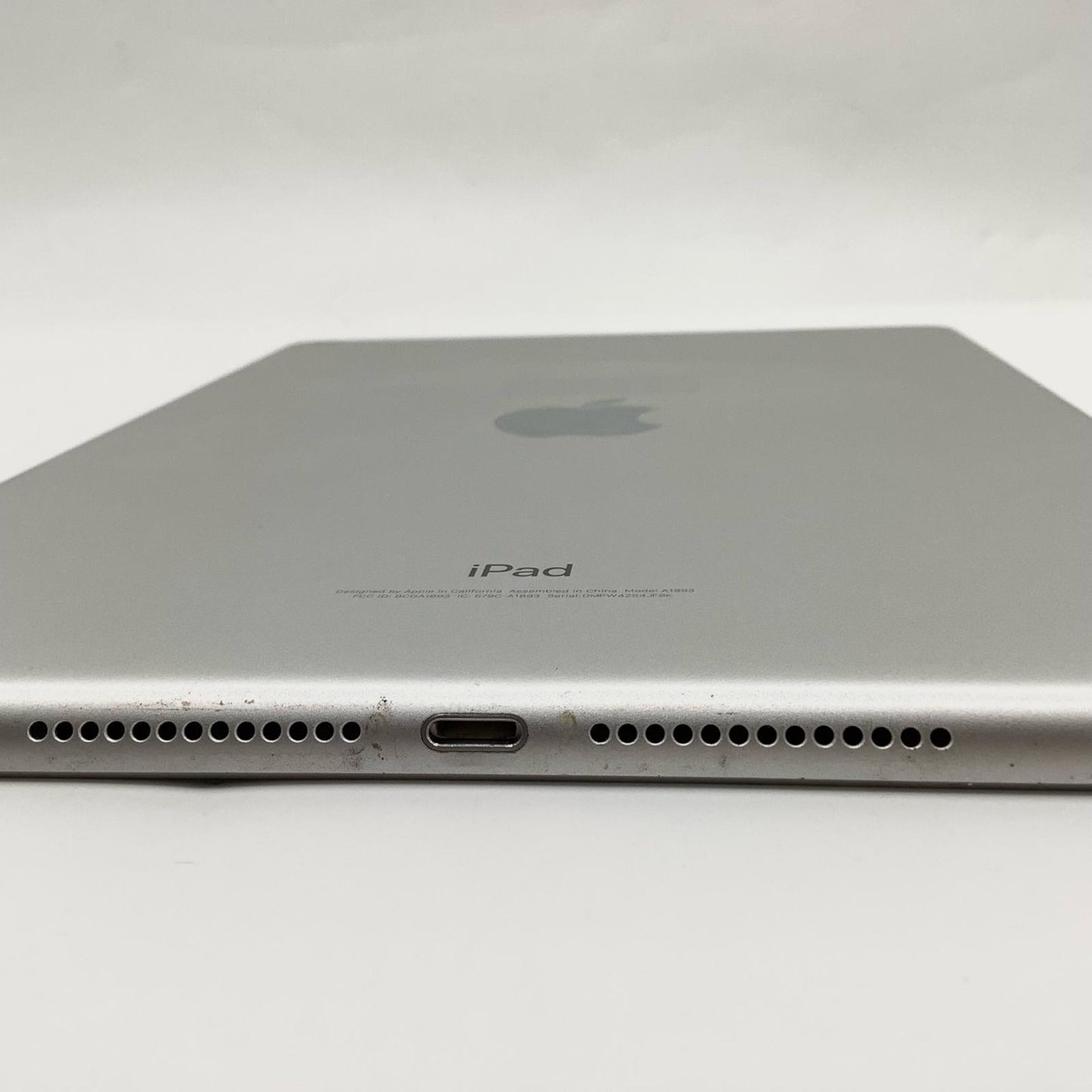 【全額返金保証】【最速発送】Apple iPad 第6世代 32GB シルバー Wi-Fi 動作確認済