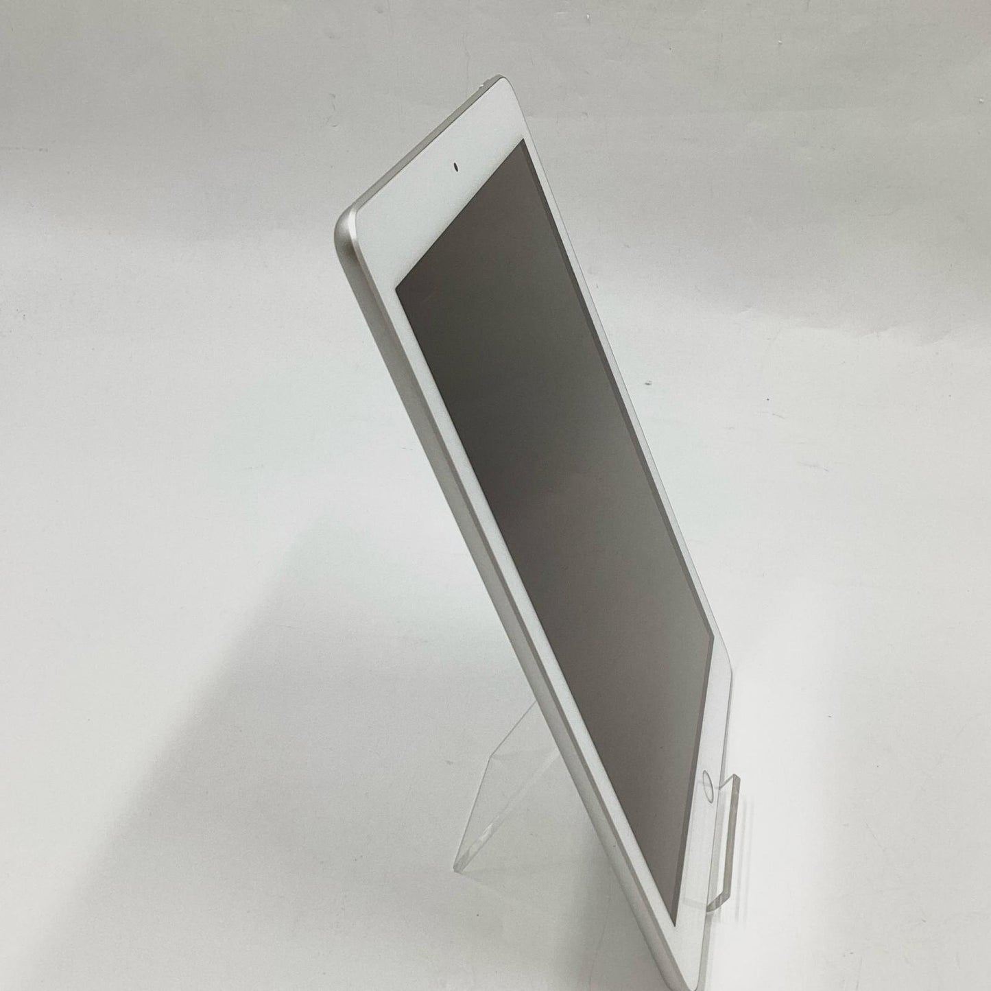 【全額返金保証】【最速発送】Apple iPad 第6世代 32GB シルバー Wi-Fi 動作確認済