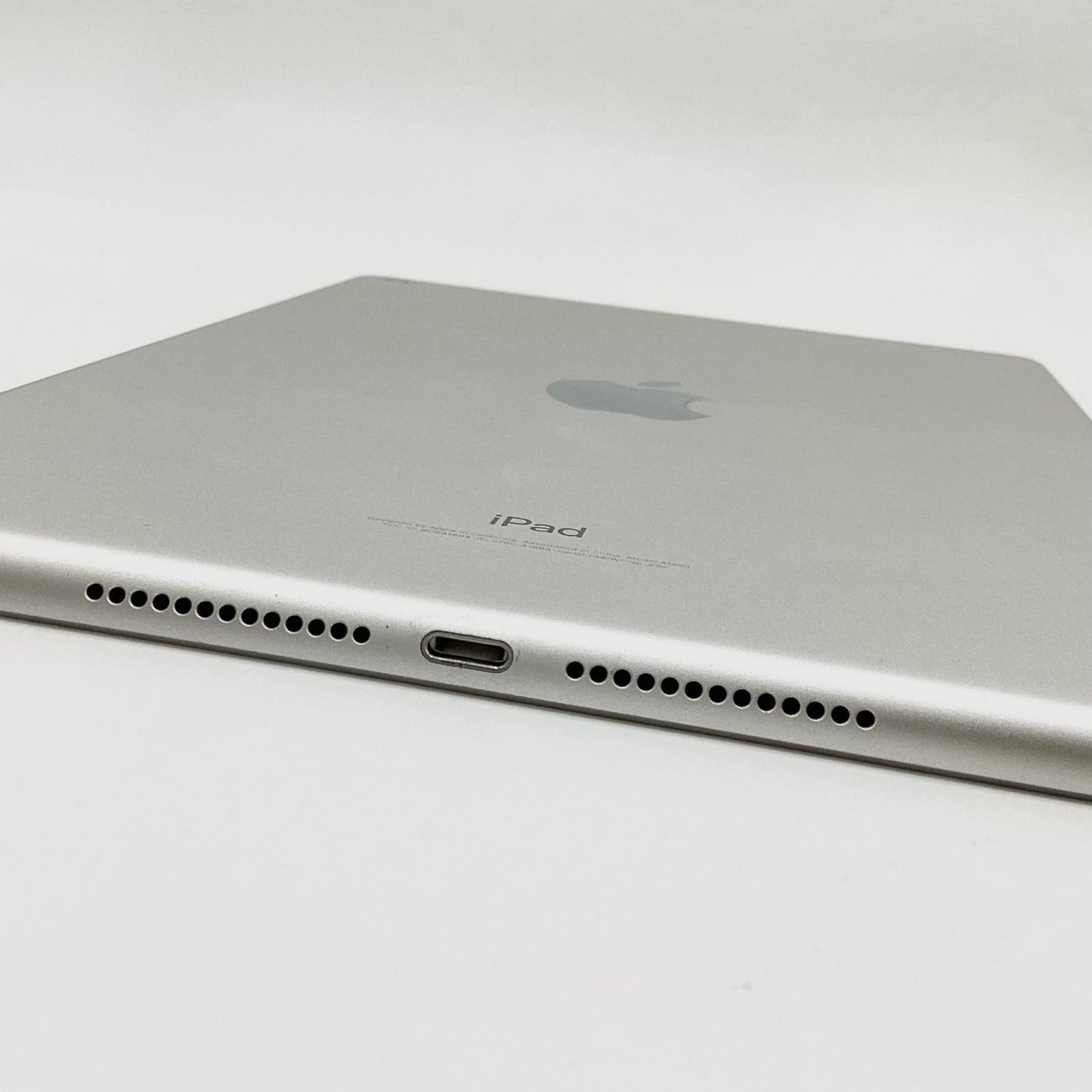 【全額返金保証】【最速発送】Apple iPad 第6世代 32GB シルバー Wi-Fi 動作確認済
