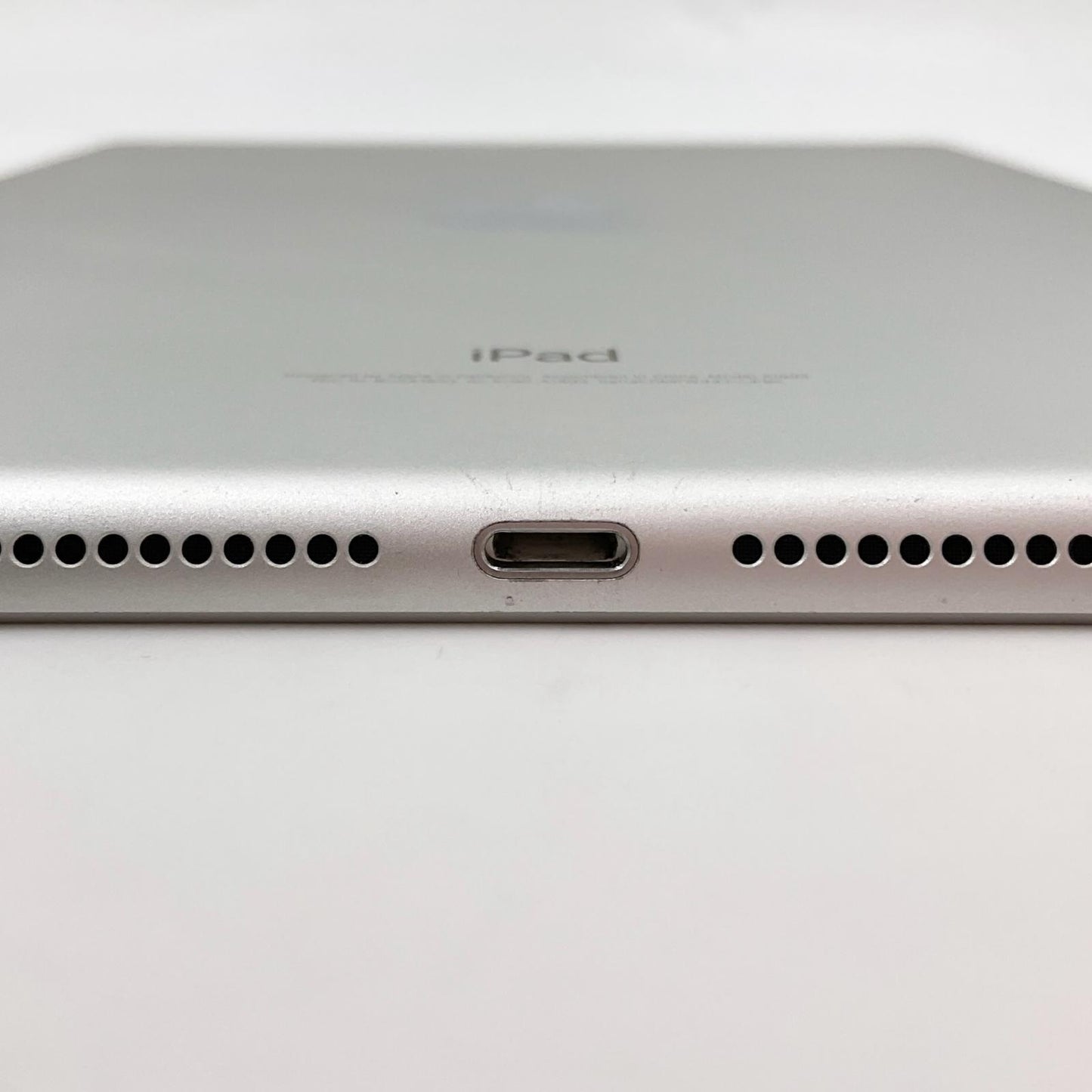 【全額返金保証】【最速発送】Apple iPad 第6世代 32GB シルバー Wi-Fi 美品 動作確認済