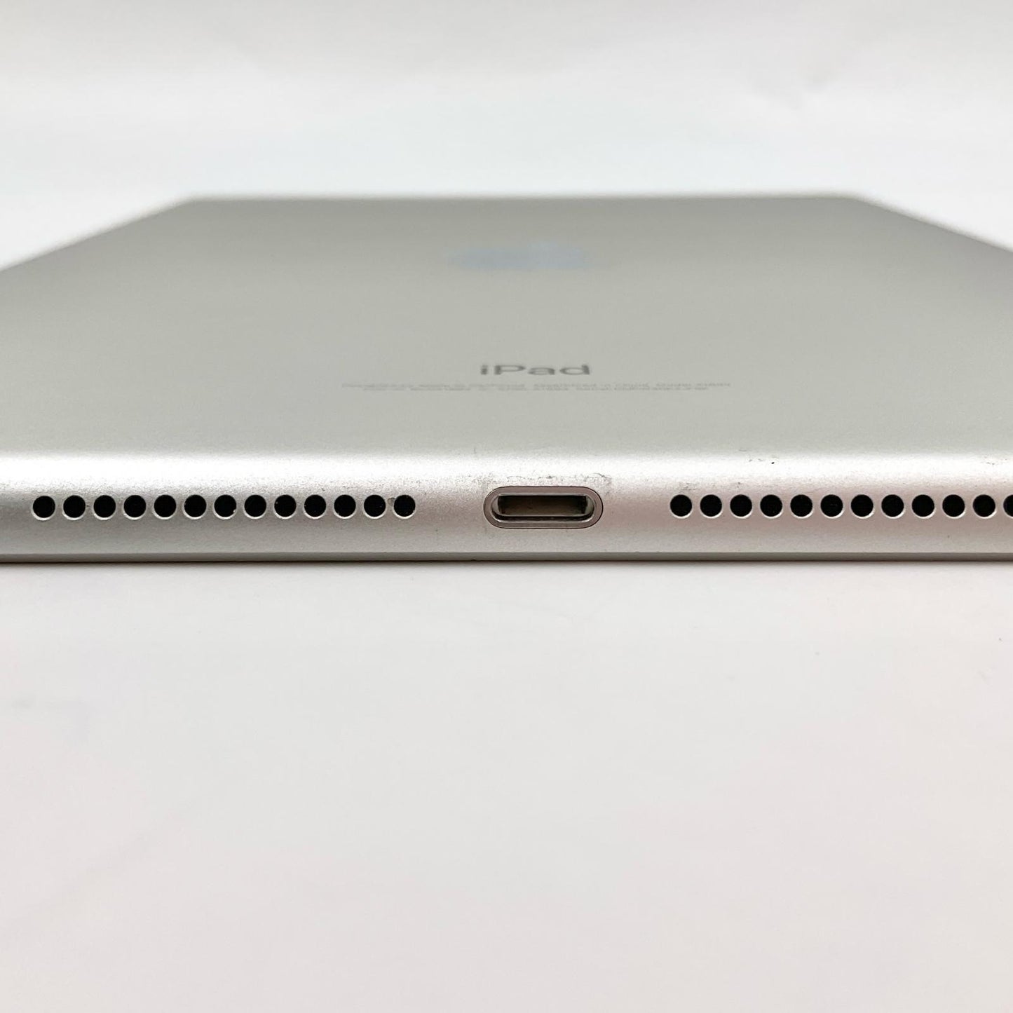 【全額返金保証】【最速発送】Apple iPad 第6世代 32GB シルバー Wi-Fi 動作確認済