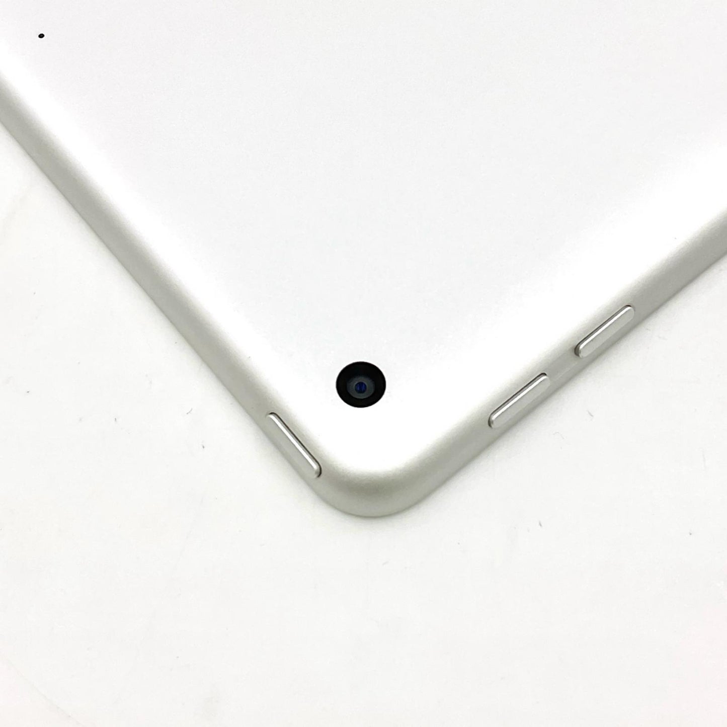【全額返金保証】【最速発送】Apple iPad 第6世代 32GB シルバー Wi-Fi 動作確認済