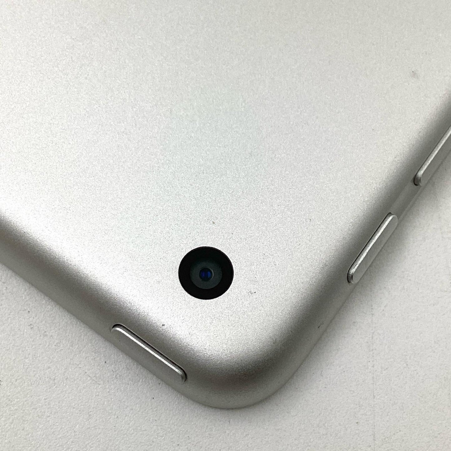 【全額返金保証】【最速発送】Apple iPad 第6世代 32GB シルバー Wi-Fi 動作確認済