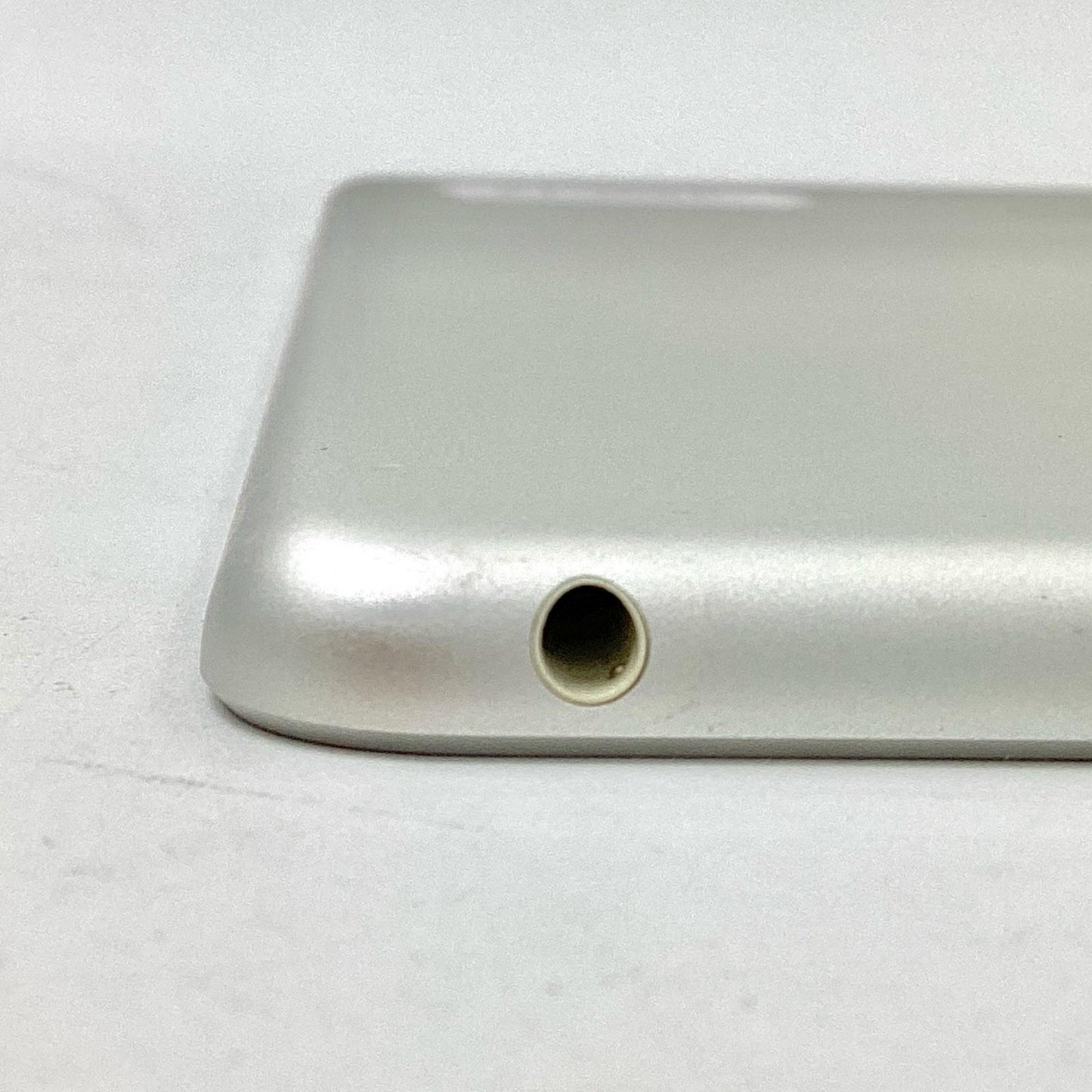 【全額返金保証】【最速発送】Apple iPad 第6世代 32GB シルバー Wi-Fi 動作確認済
