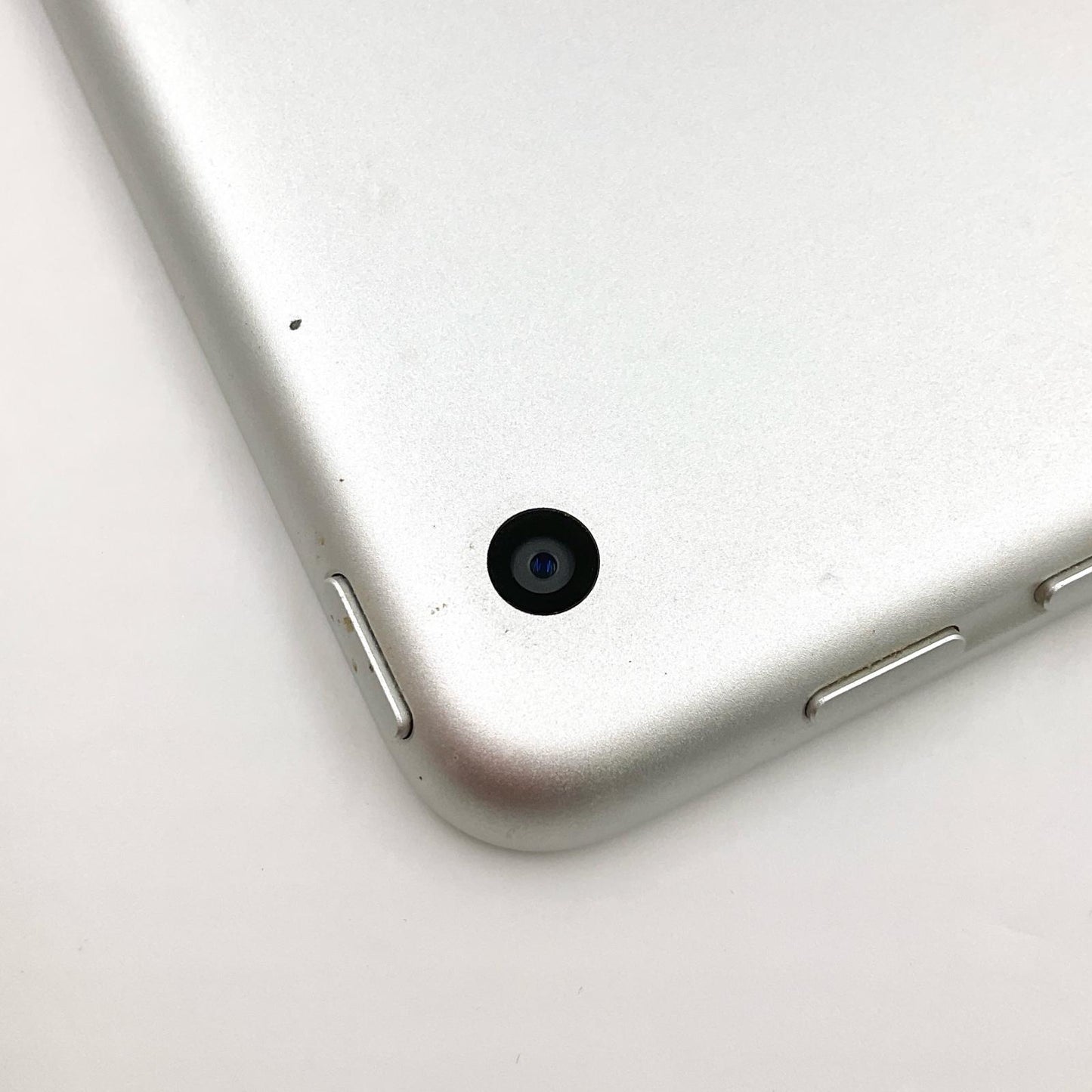 【全額返金保証】【最速発送】Apple iPad 第6世代 32GB シルバー Wi-Fi 動作確認済