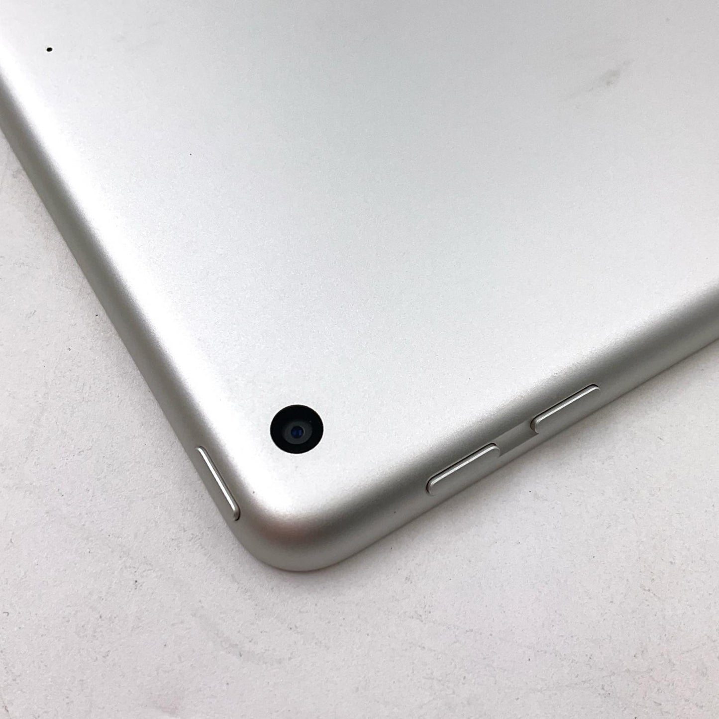 【全額返金保証】【最速発送】Apple iPad 第6世代 32GB シルバー Wi-Fi 動作確認済