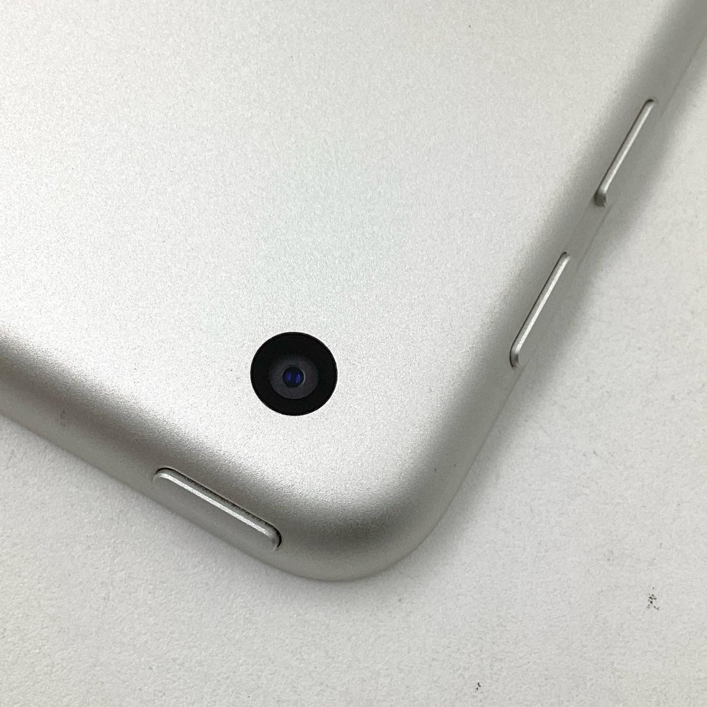 【全額返金保証】【最速発送】Apple iPad 第6世代 32GB シルバー Wi-Fi 動作確認済