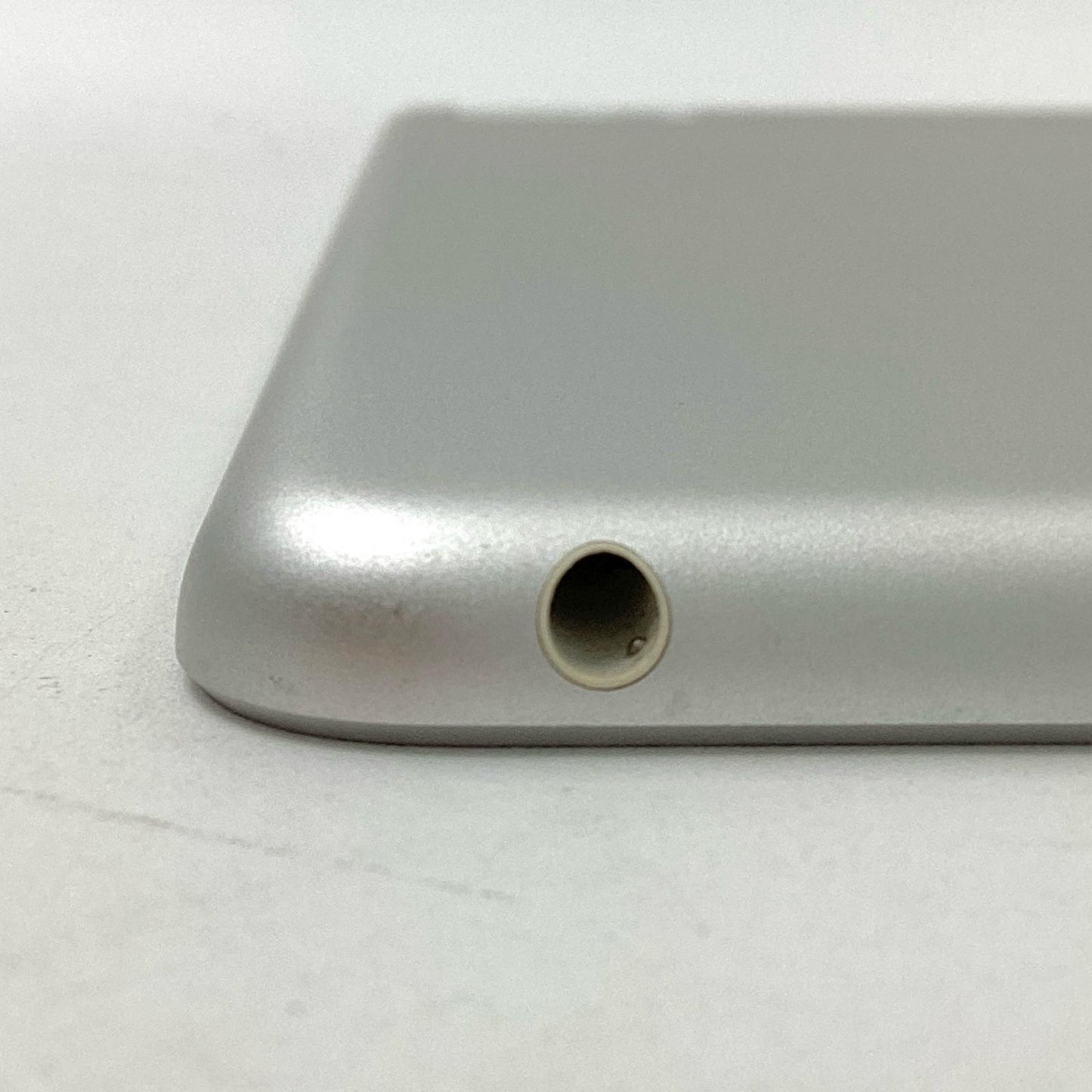 【全額返金保証】【最速発送】Apple iPad 第6世代 32GB シルバー Wi-Fi 動作確認済
