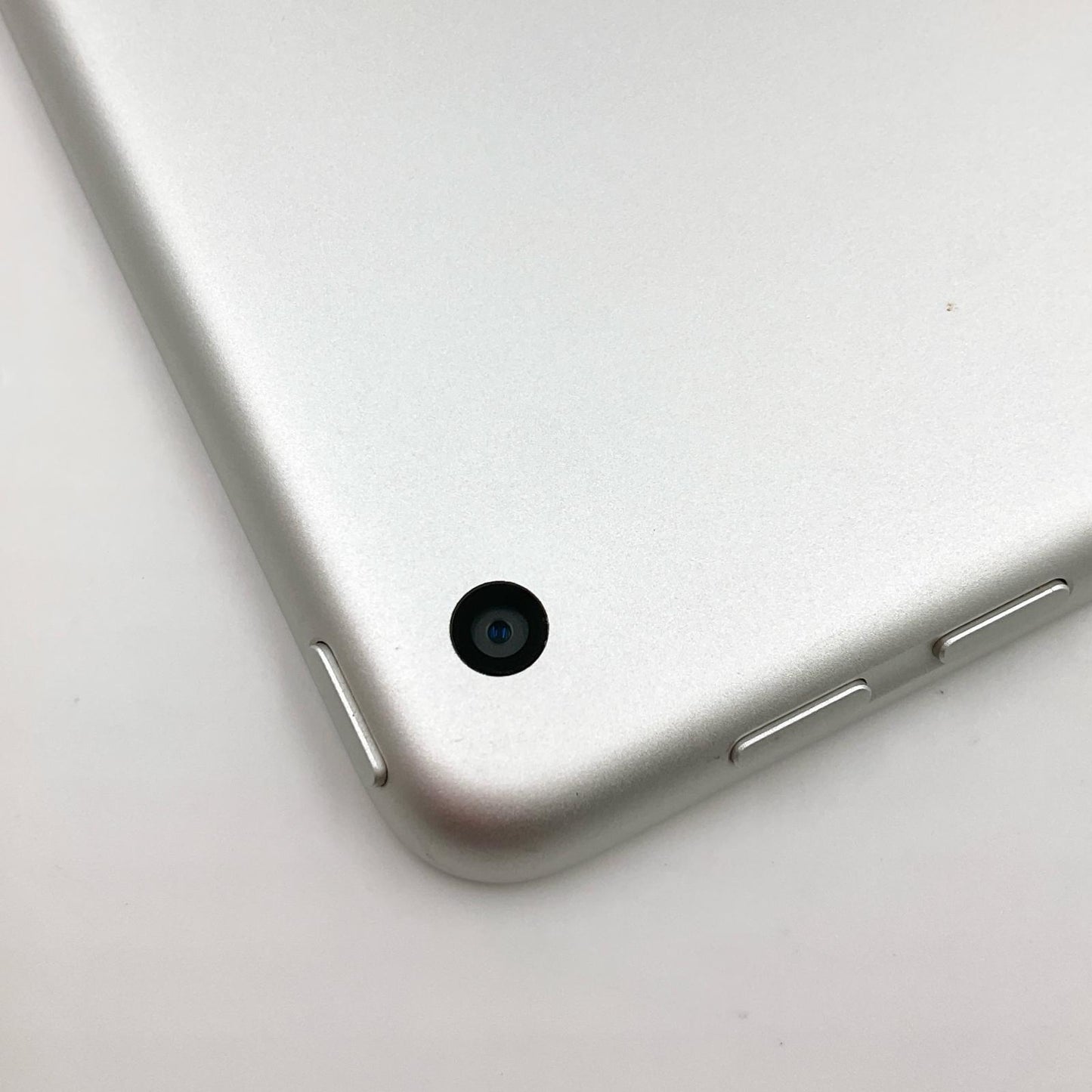 【全額返金保証】【最速発送】Apple iPad 第6世代 32GB シルバー Wi-Fi 動作確認済
