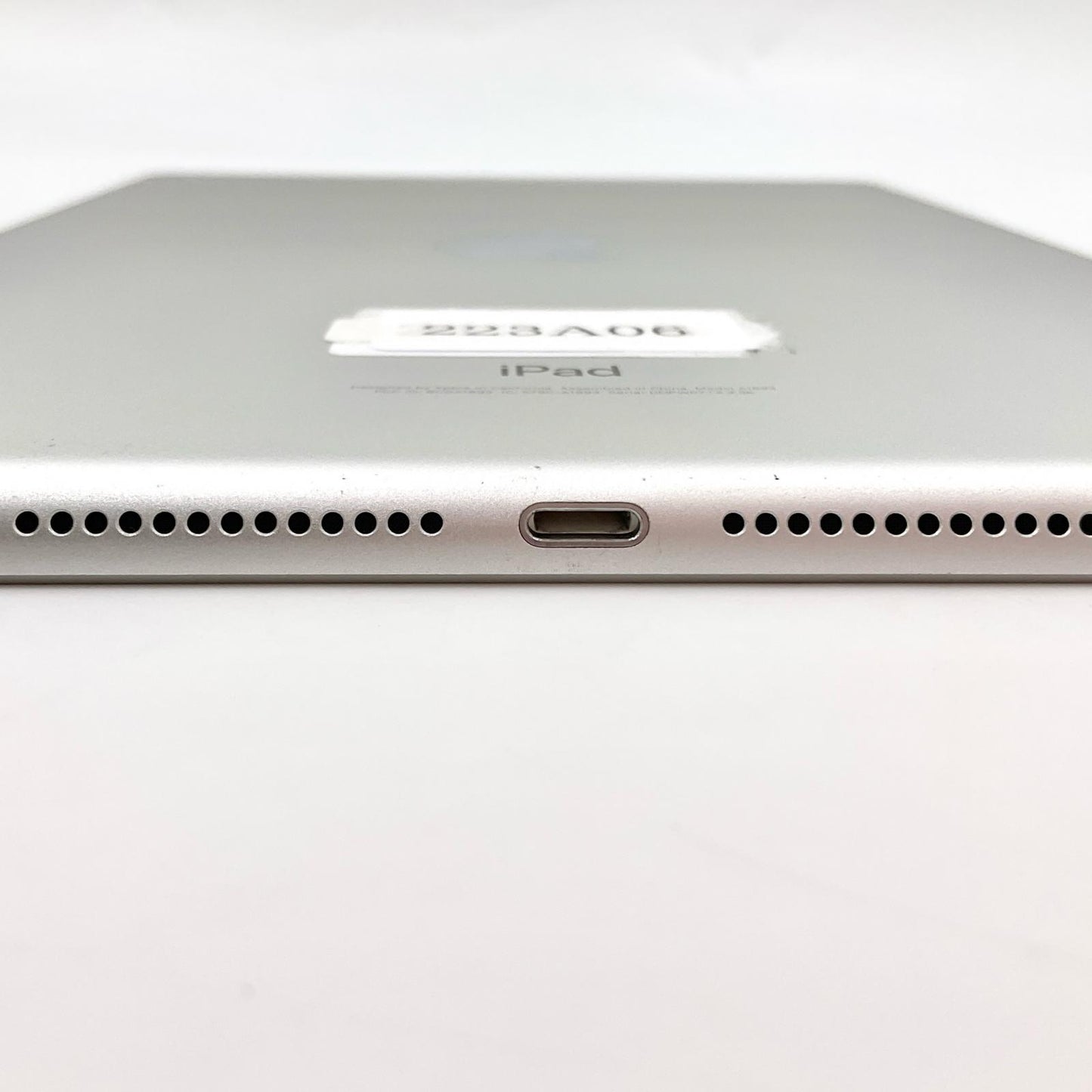 【全額返金保証】【最速発送】Apple iPad 第6世代 32GB シルバー Wi-Fi 動作確認済