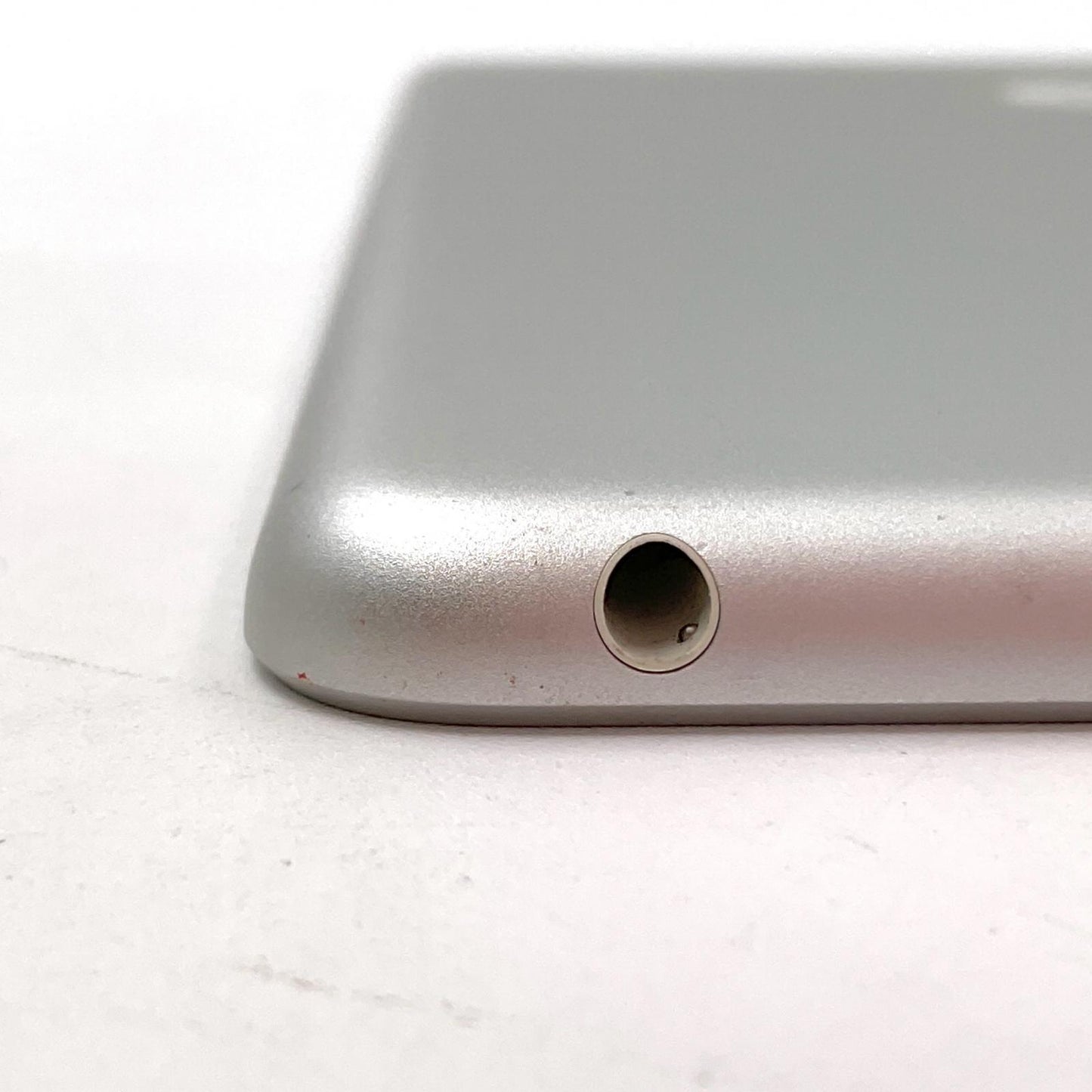 【全額返金保証】【最速発送】Apple iPad 第6世代 32GB シルバー Wi-Fi 動作確認済