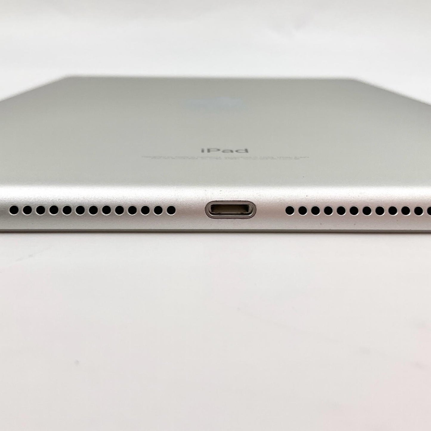 【全額返金保証】【最速発送】Apple iPad 第6世代 32GB シルバー Wi-Fi 動作確認済