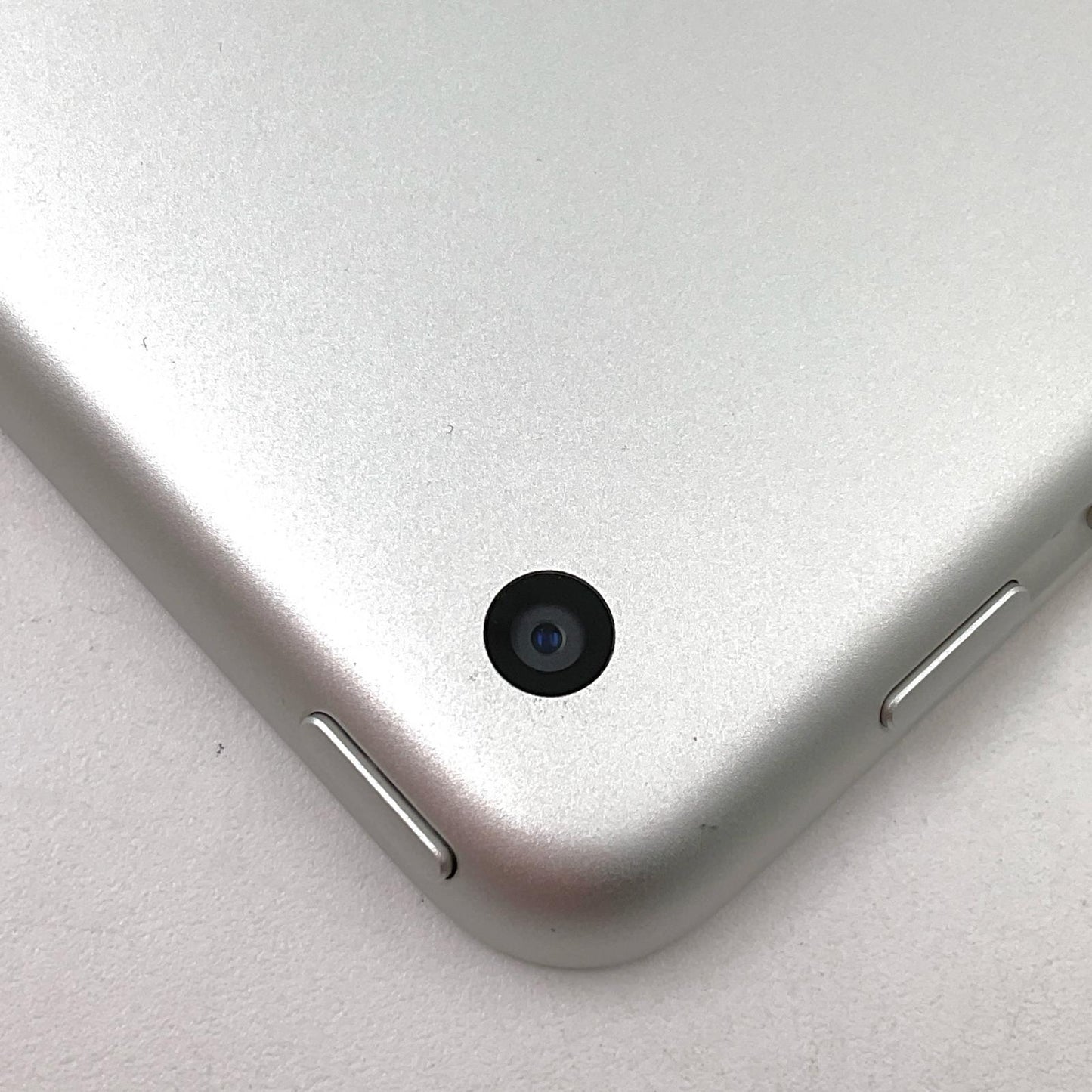 【全額返金保証】【最速発送】Apple iPad 第6世代 32GB シルバー Wi-Fi 動作確認済