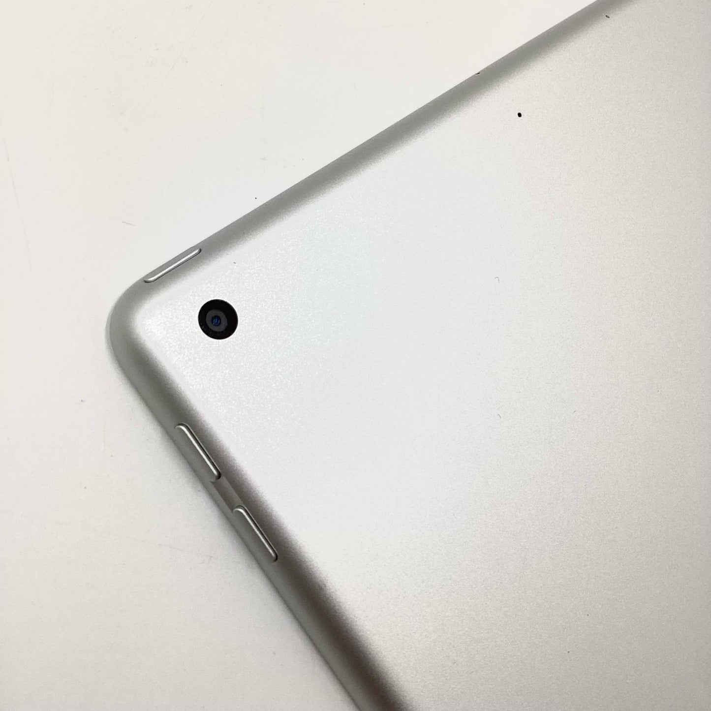【全額返金保証】【最速発送】Apple iPad 第6世代 32GB シルバー Wi-Fi 美品 動作確認済
