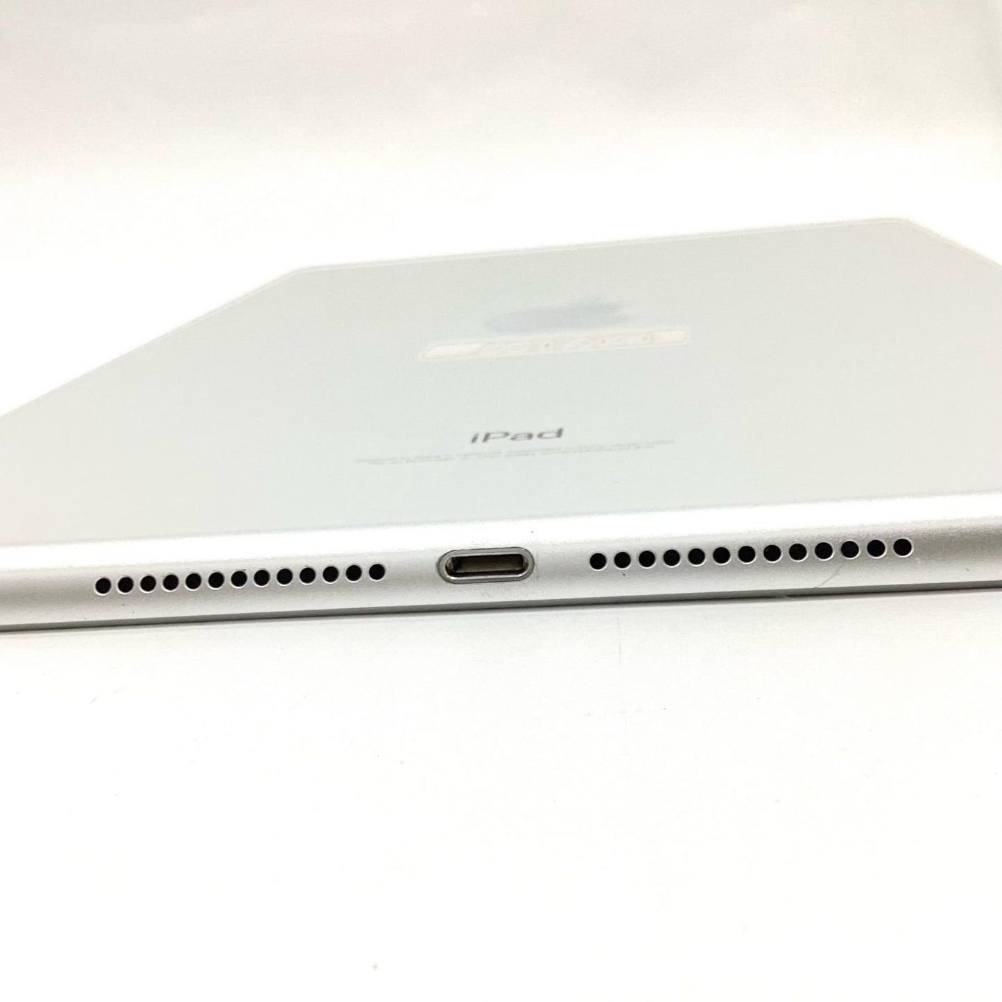 【全額返金保証】【最速発送】Apple iPad 第6世代 32GB シルバー Wi-Fi 美品 動作確認済