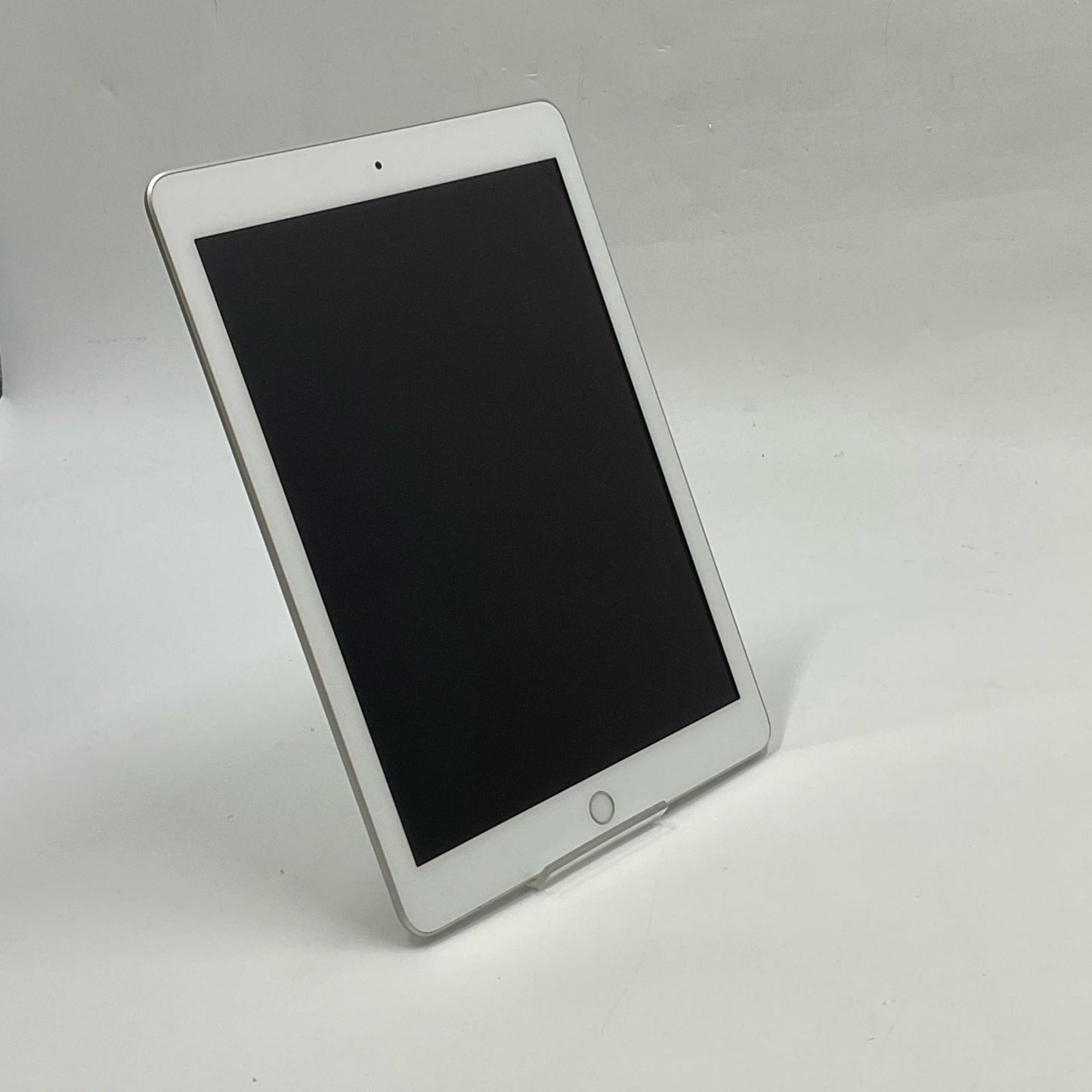 【全額返金保証】【最速発送】Apple iPad 第6世代 32GB シルバー Wi-Fi 美品 動作確認済