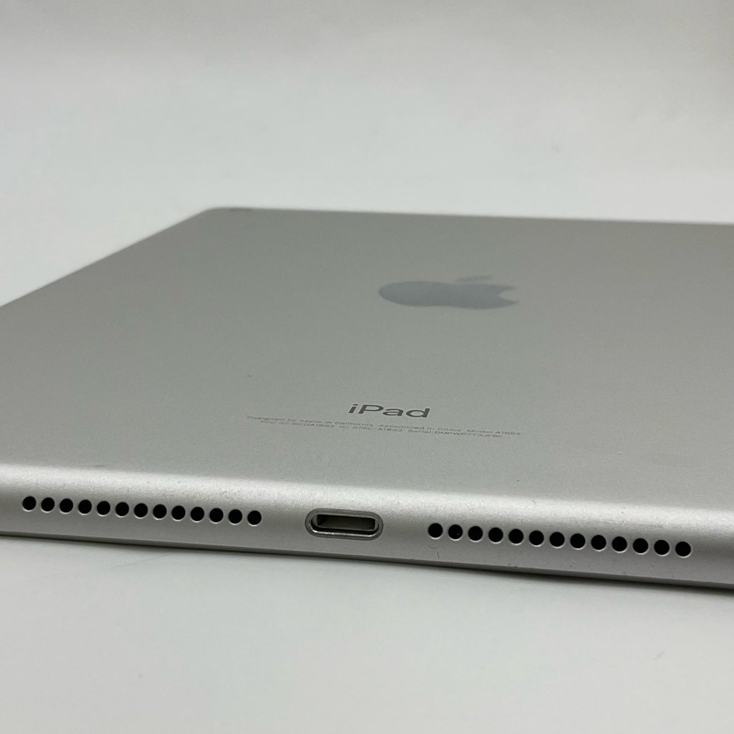 【全額返金保証】【最速発送】Apple iPad 第6世代 32GB シルバー Wi-Fi 美品 動作確認済