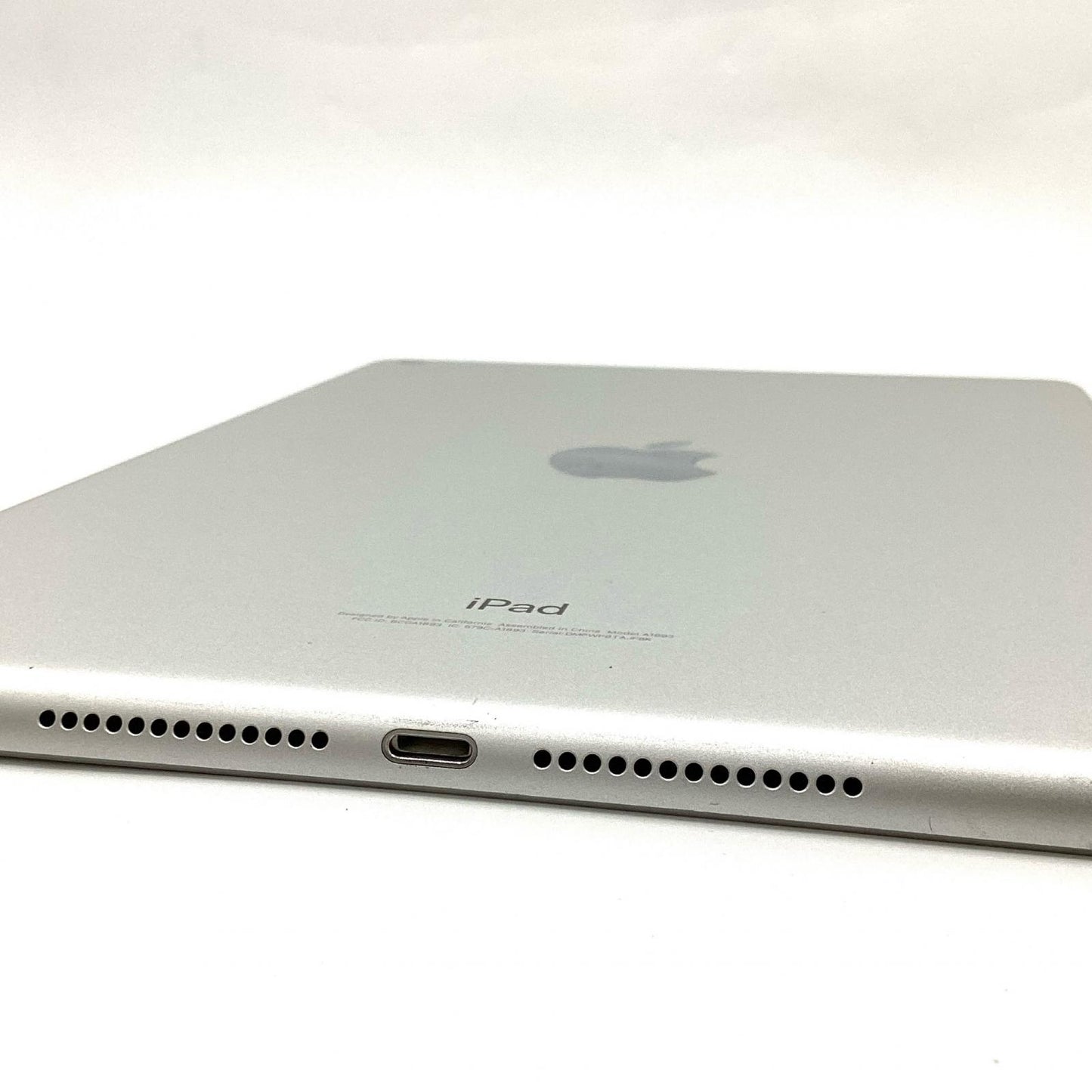 【全額返金保証】【最速発送】Apple iPad 第6世代 32GB シルバー Wi-Fi 動作確認済