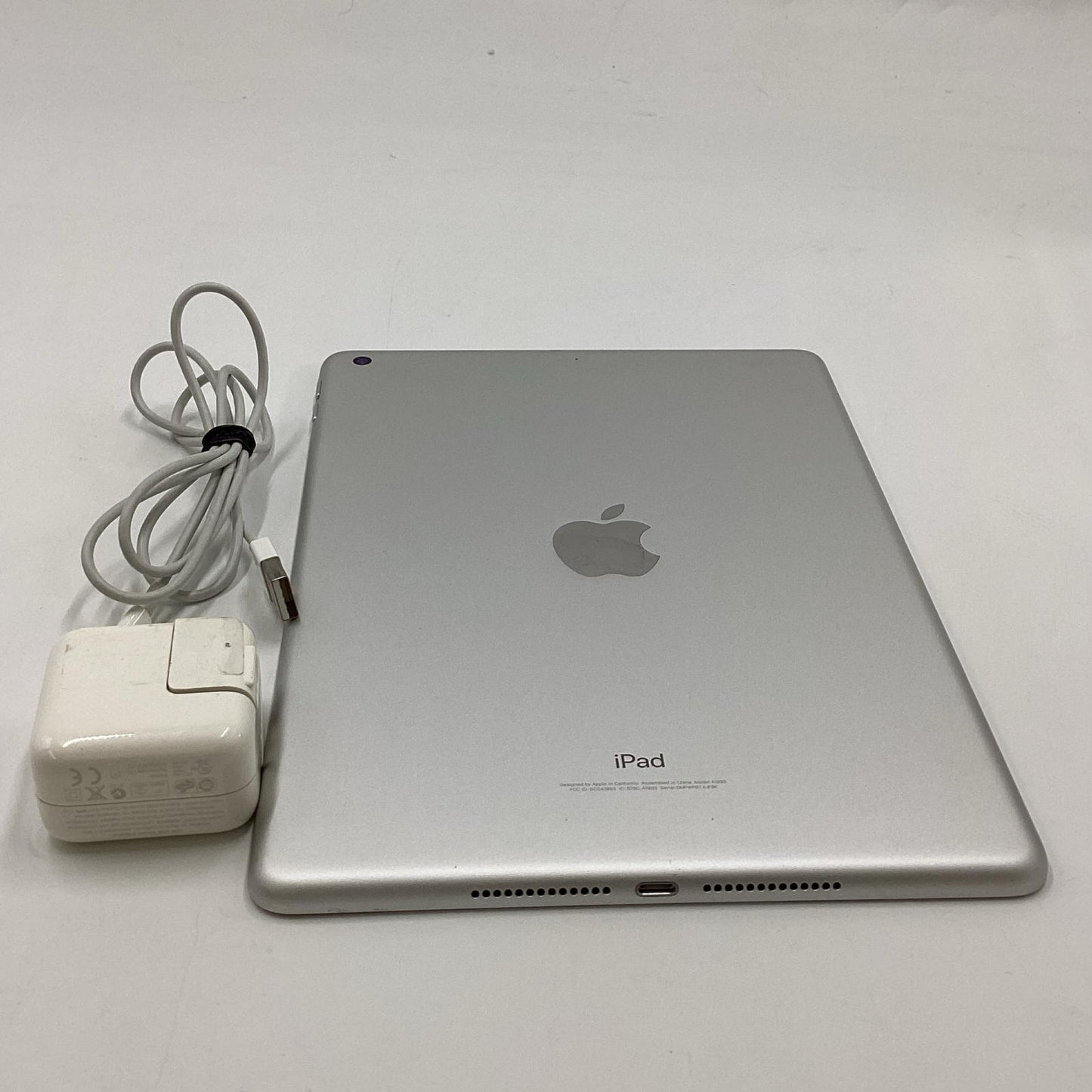 【全額返金保証】【最速発送】Apple iPad 第6世代 32GB シルバー Wi-Fi 動作確認済